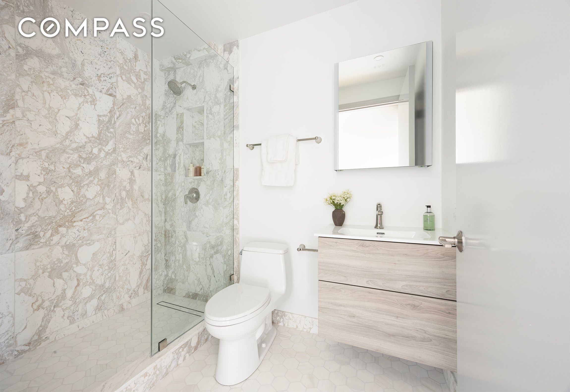 #15 photo, 200 E 69th Street, 맨해튼 Lenox Hill , NY 10021