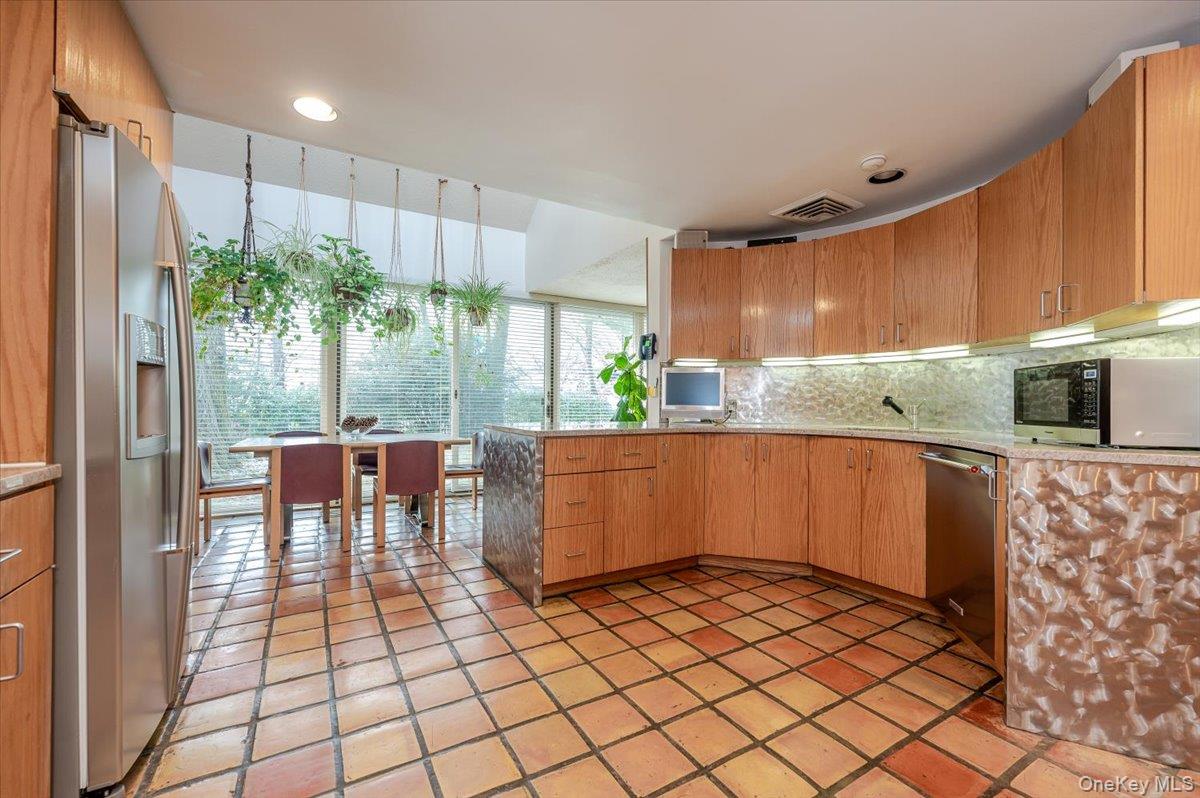 #11 photo, 20 Whitman Road, Great Neck , NY 11023