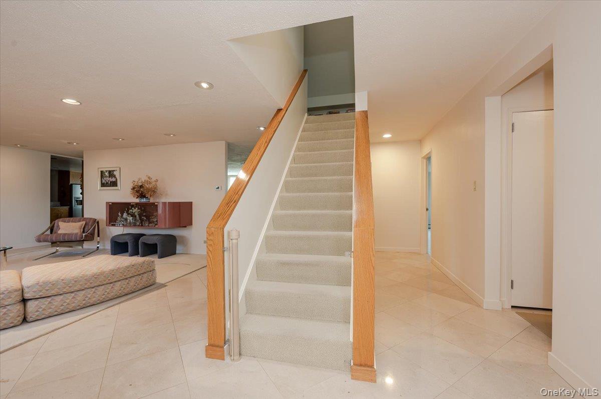 #2 photo, 20 Whitman Road, Great Neck , NY 11023