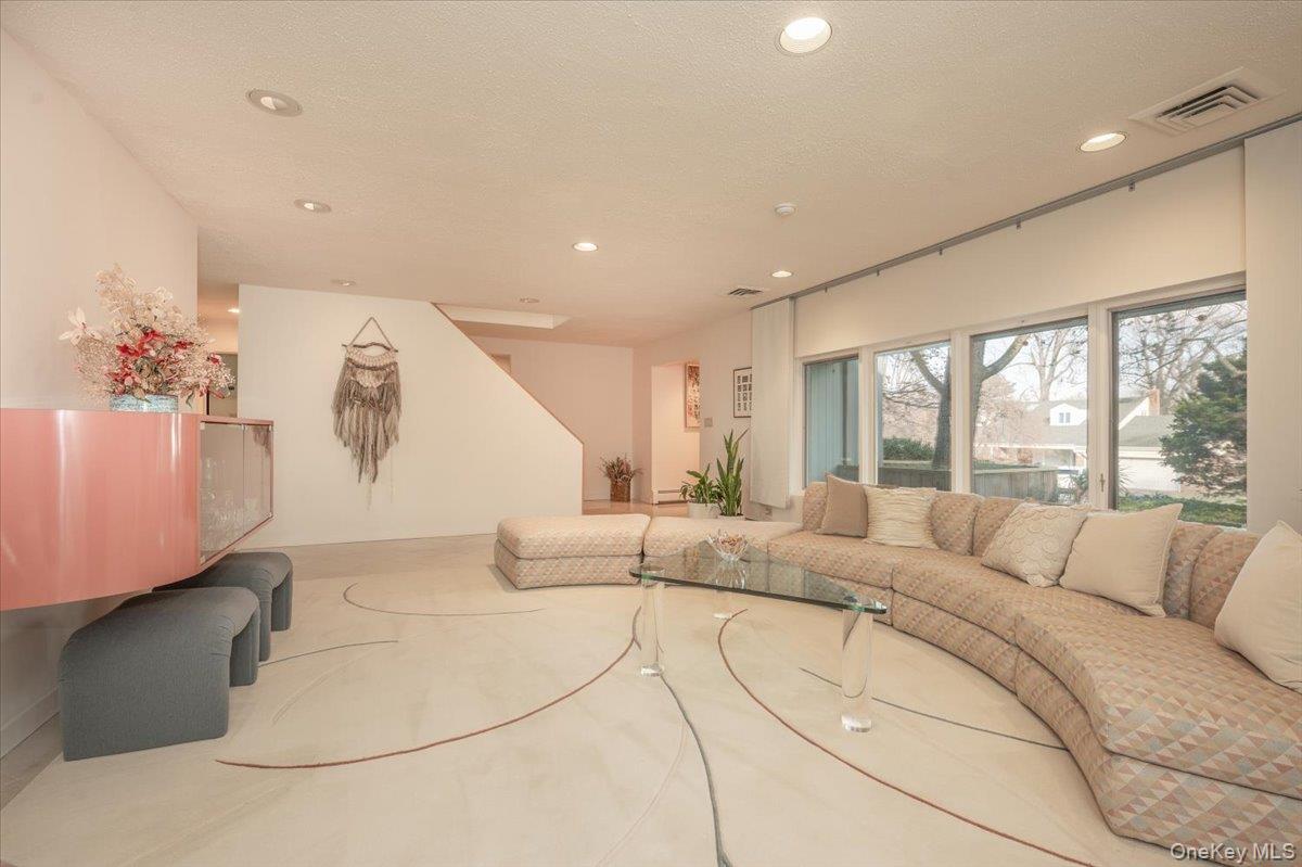 #8 photo, 20 Whitman Road, Great Neck , NY 11023