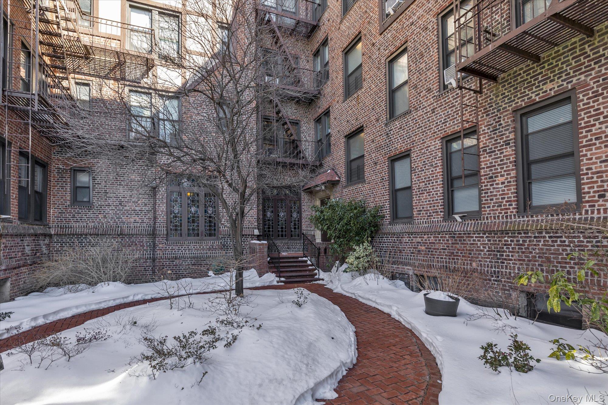 #12 photo, 12 Hempstead Avenue, Rockville Centre , NY 11570