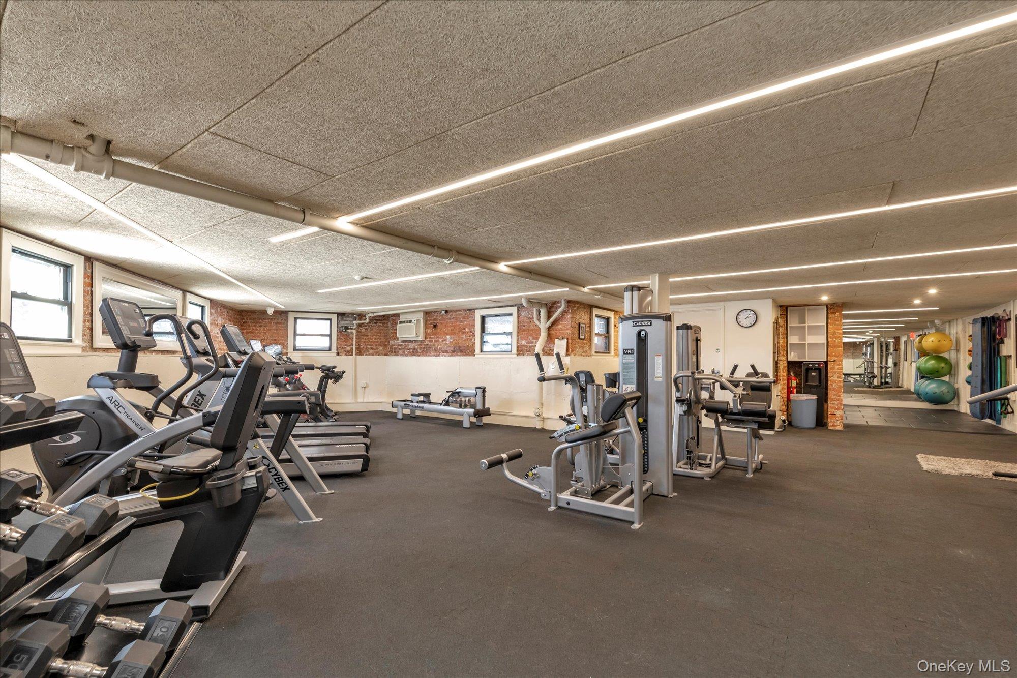 #8 photo, 12 Hempstead Avenue, Rockville Centre , NY 11570