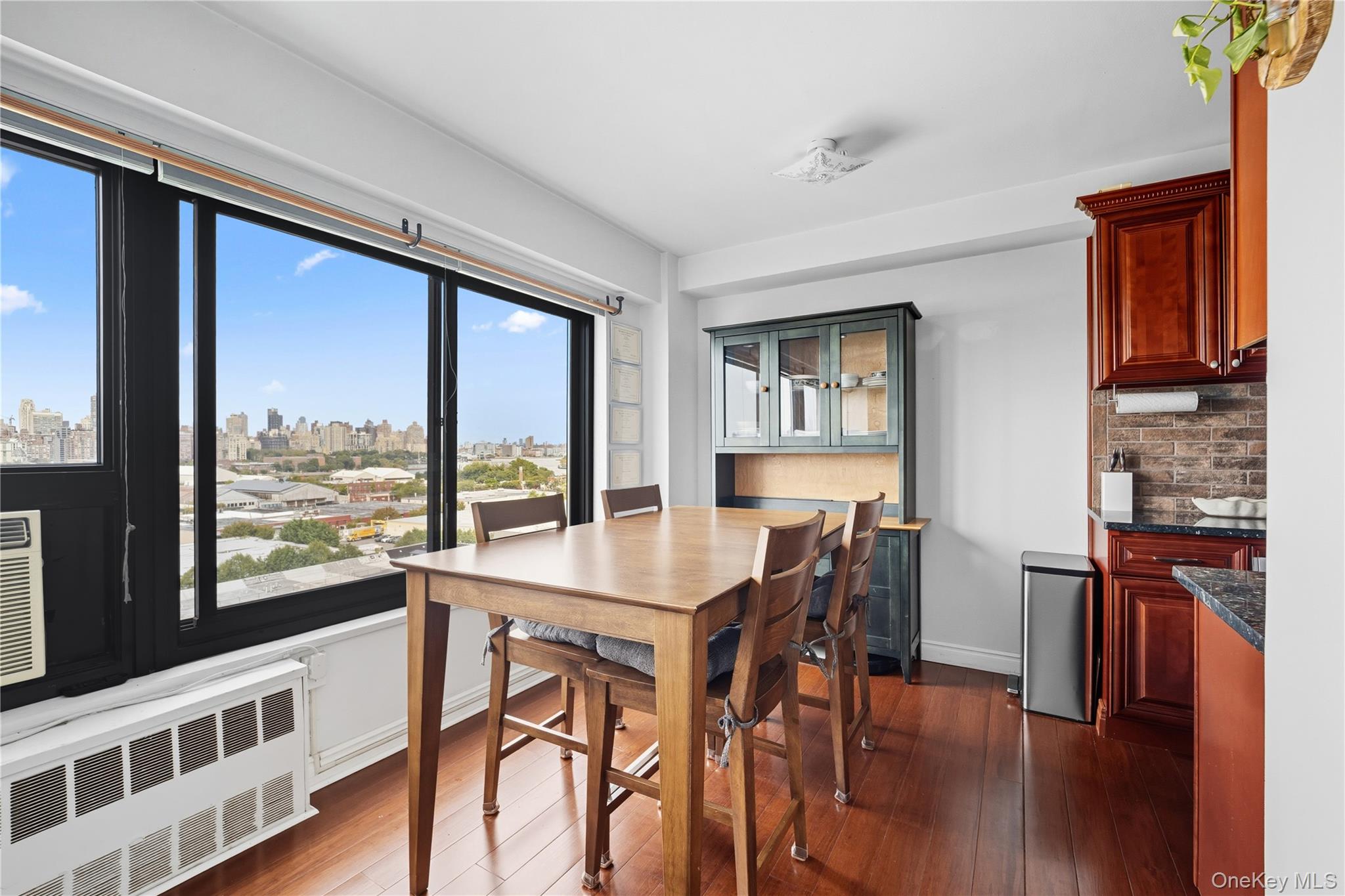 #5 photo, 33-65 14th Street, קווינס Astoria , NY 11106