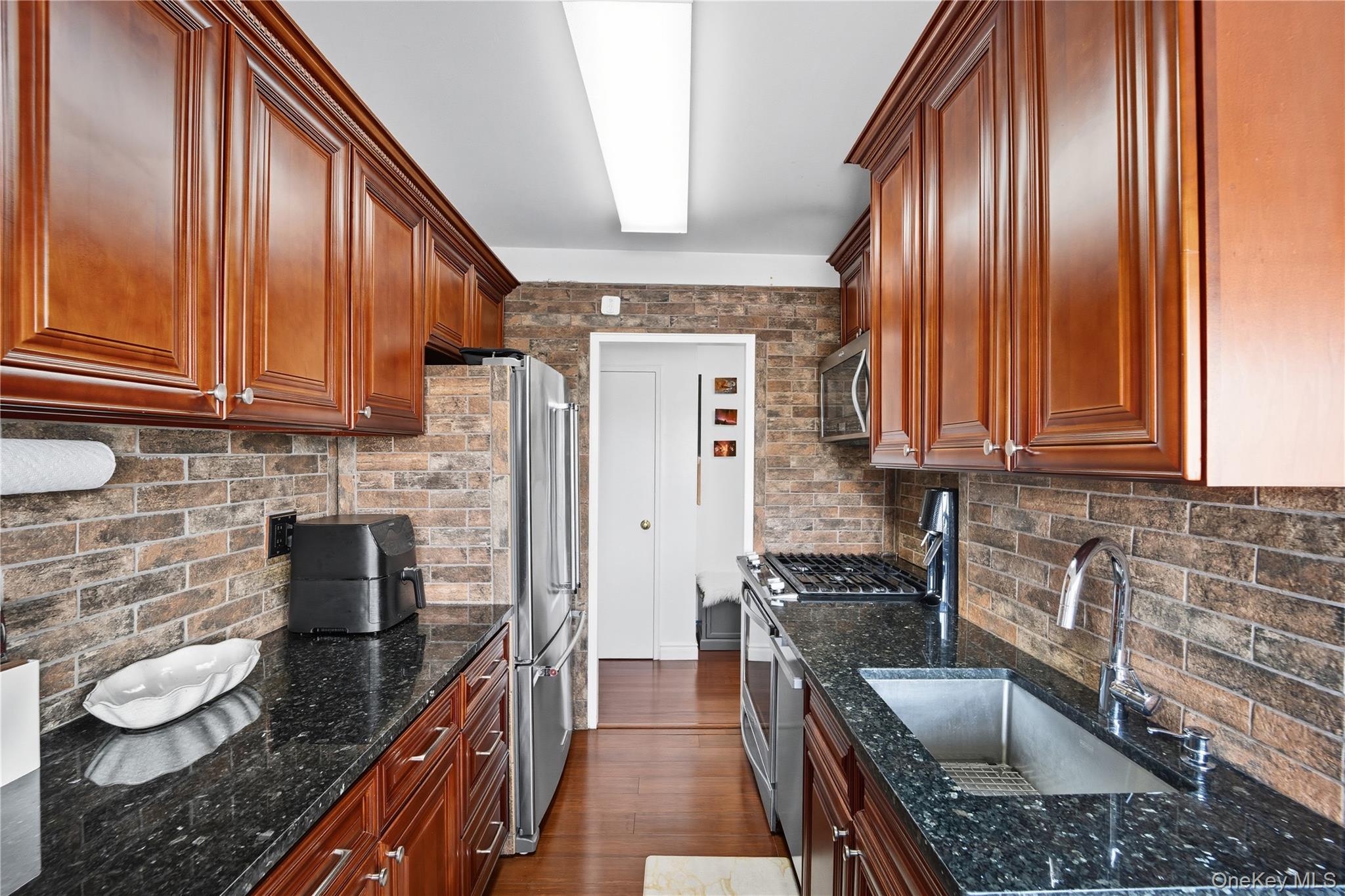 #8 photo, 33-65 14th Street, קווינס Astoria , NY 11106