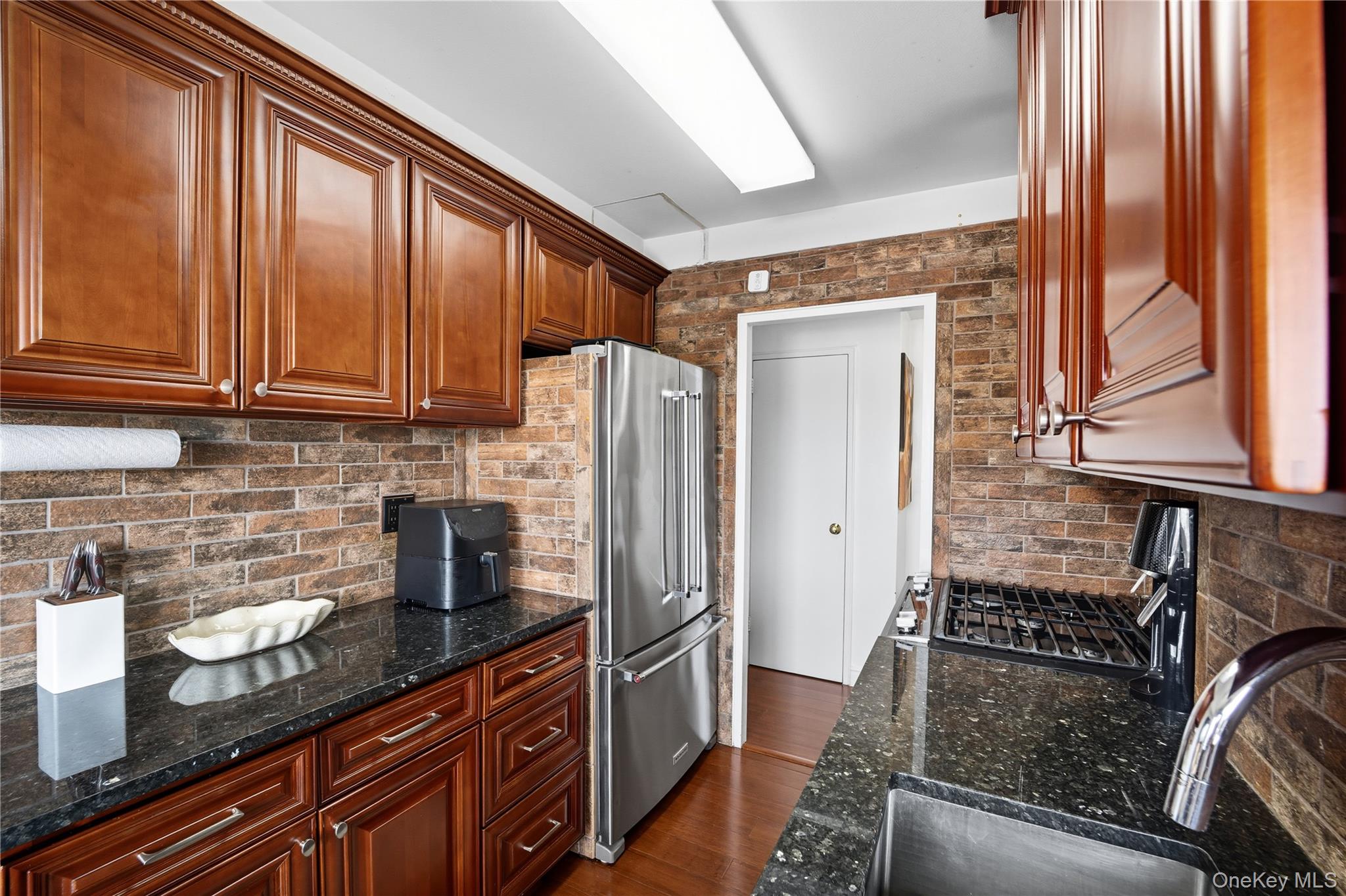 #9 photo, 33-65 14th Street, קווינס Astoria , NY 11106