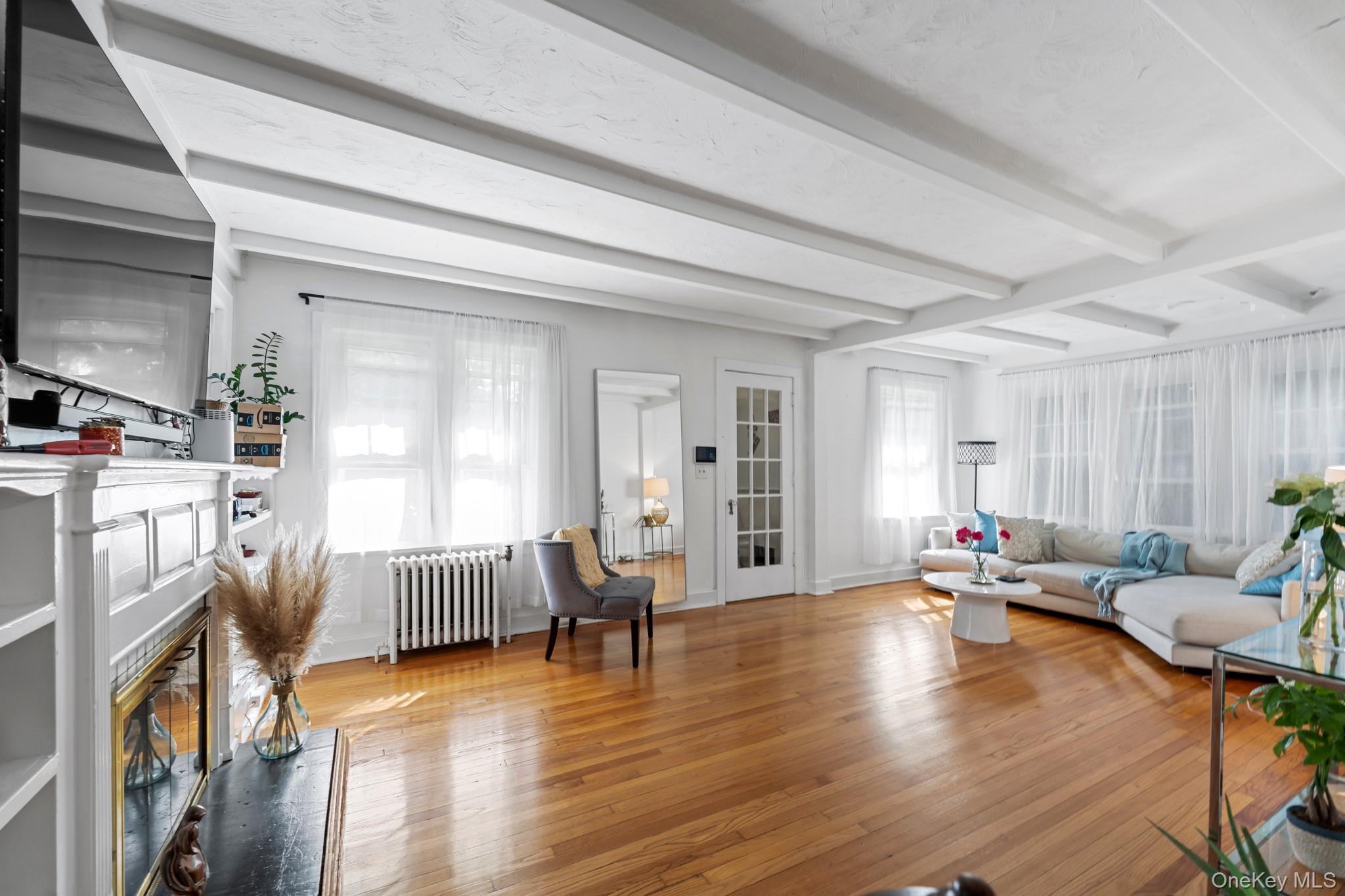 #15 photo, 2098 Felix Court, North Baldwin , NY 11510