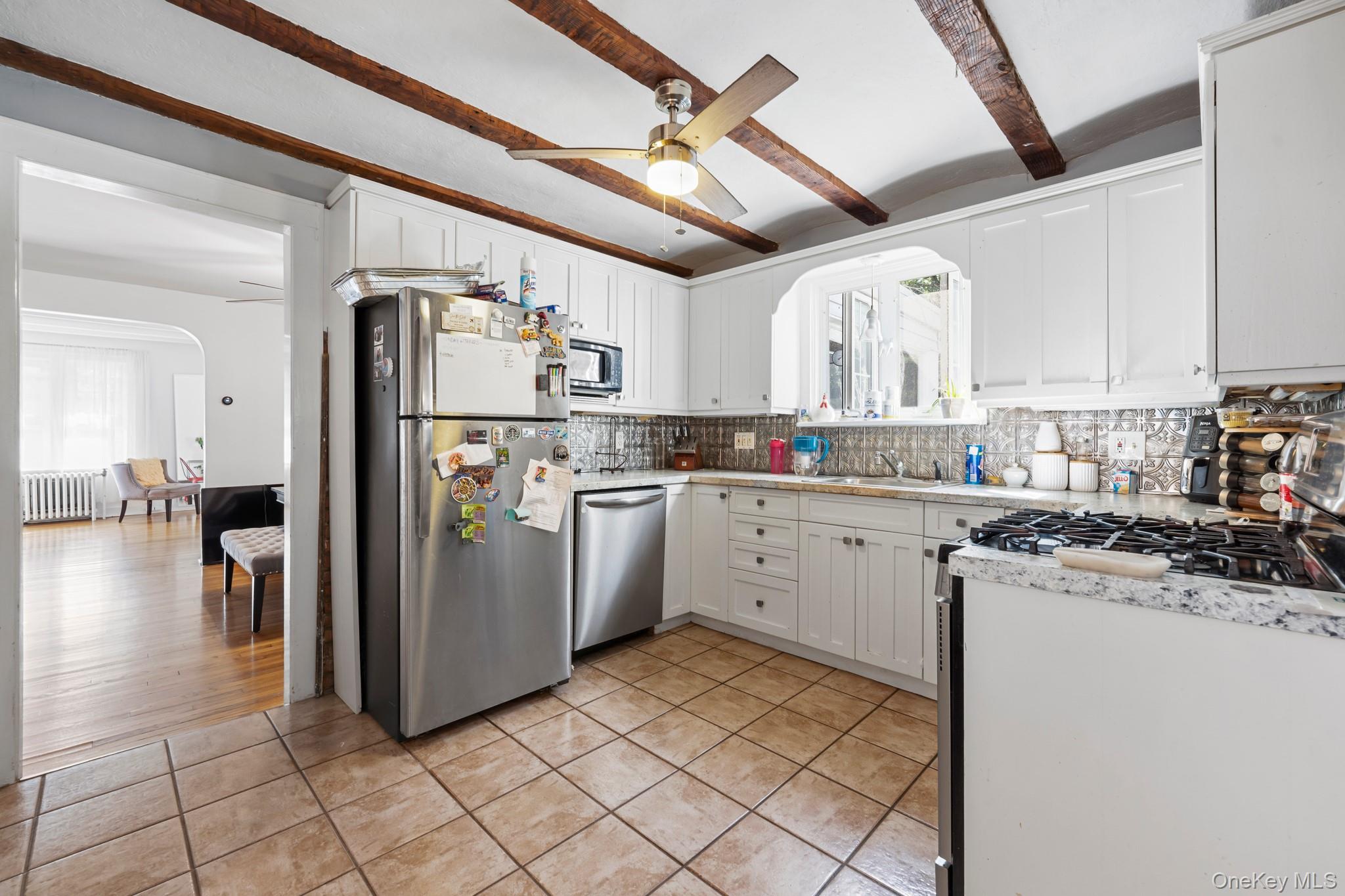 #20 photo, 2098 Felix Court, North Baldwin , NY 11510