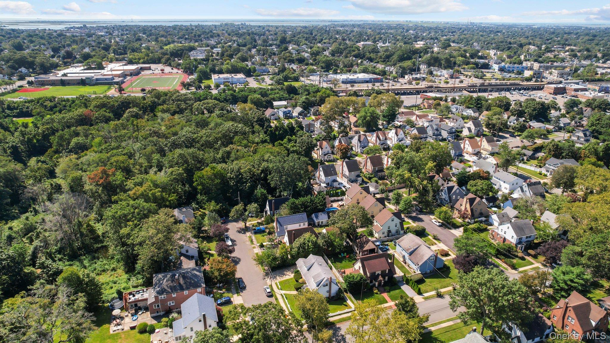 #4 photo, 2098 Felix Court, North Baldwin , NY 11510