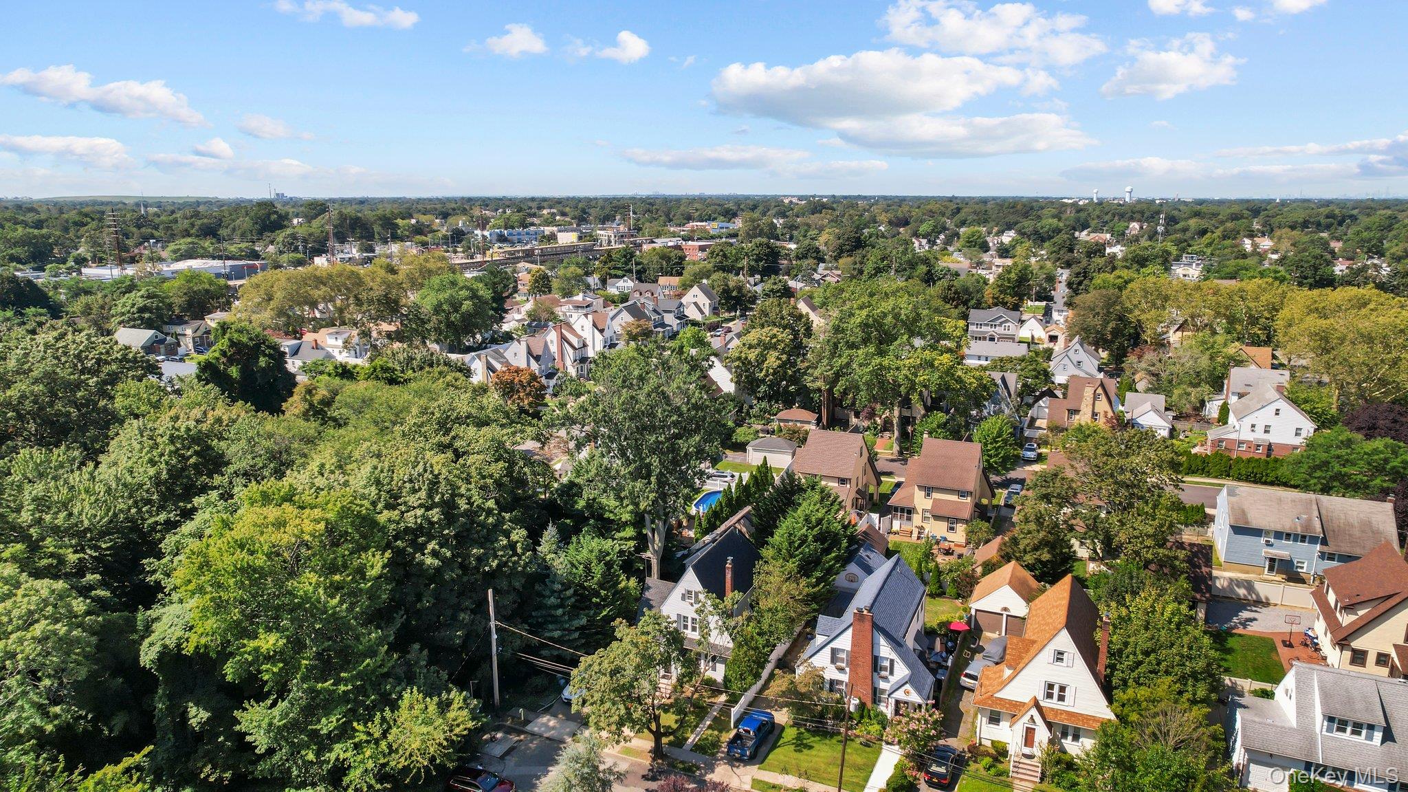 #5 photo, 2098 Felix Court, North Baldwin , NY 11510