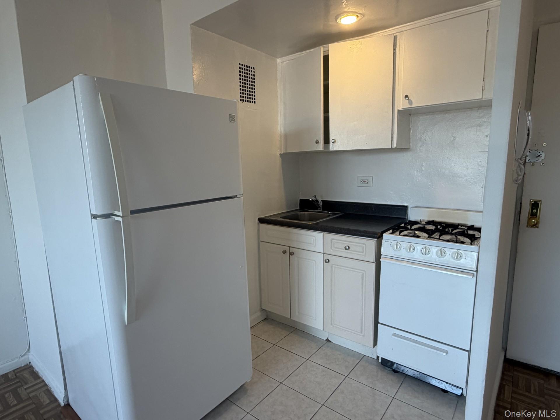 #3 photo, 83-60 118th Street, קווינס Kew Gardens , NY 11415