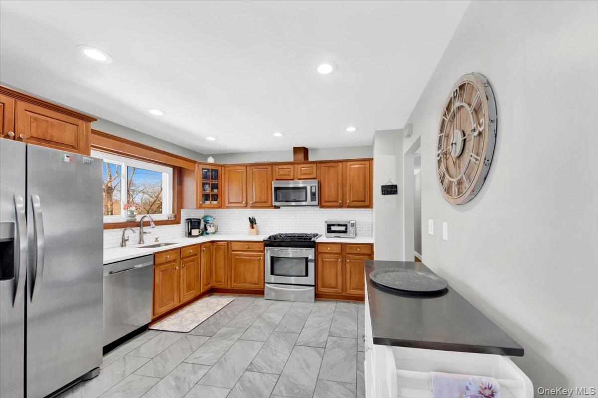 #5 photo, 569 Millburn Court, Valley Cottage , NY 10989