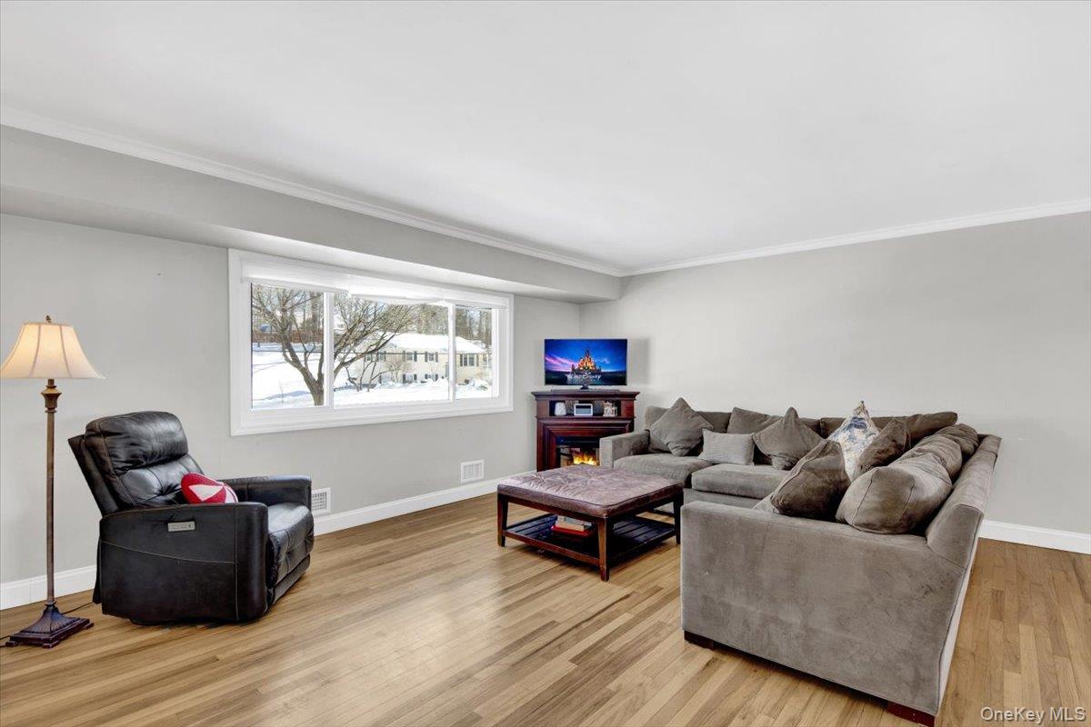 #7 photo, 569 Millburn Court, Valley Cottage , NY 10989