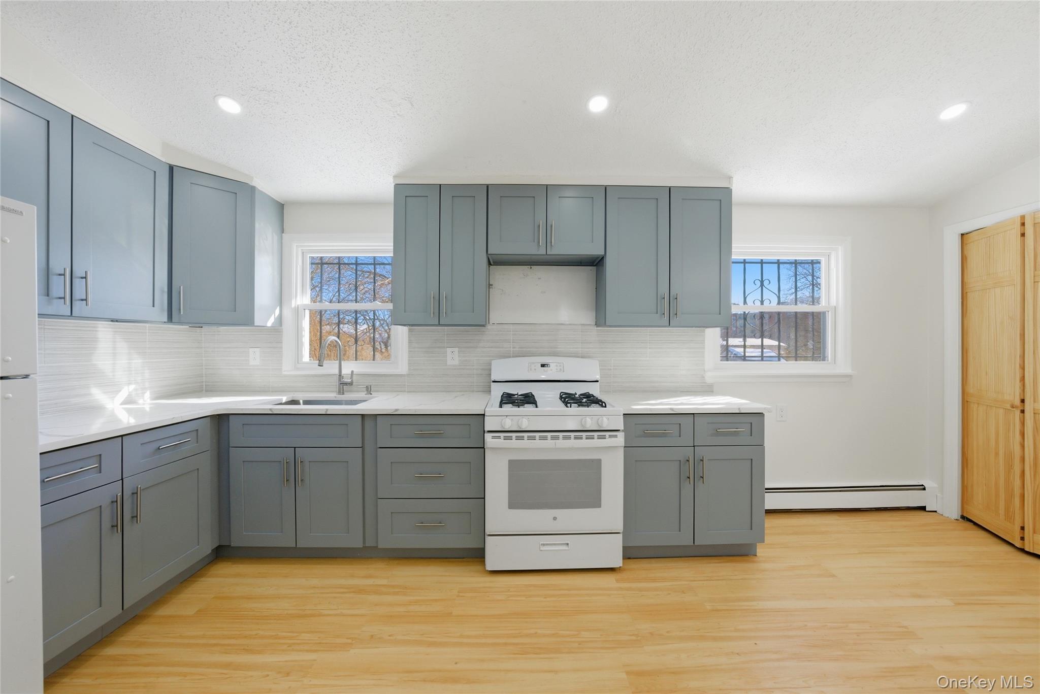 #6 photo, 1510 Crotona Park East, Bronx , NY 10460