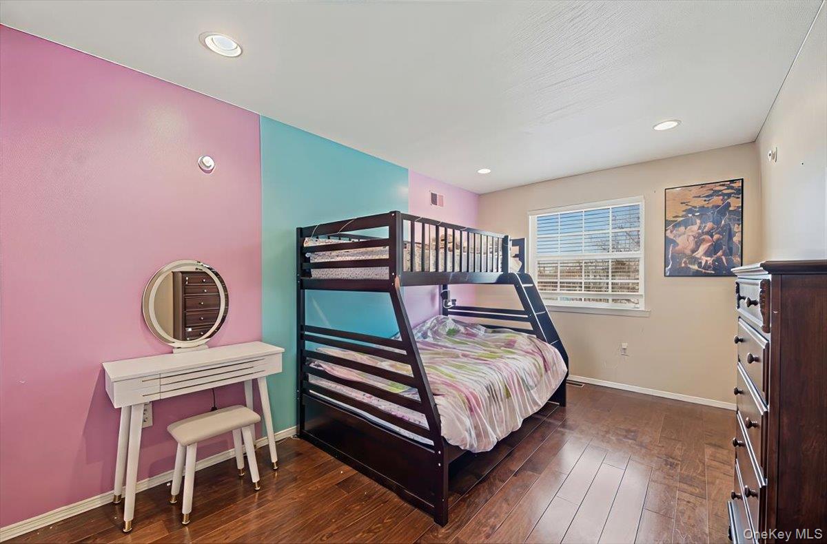 #10 photo, 126 Mermaid Lane, 브롱크스 Bronx , NY 10473