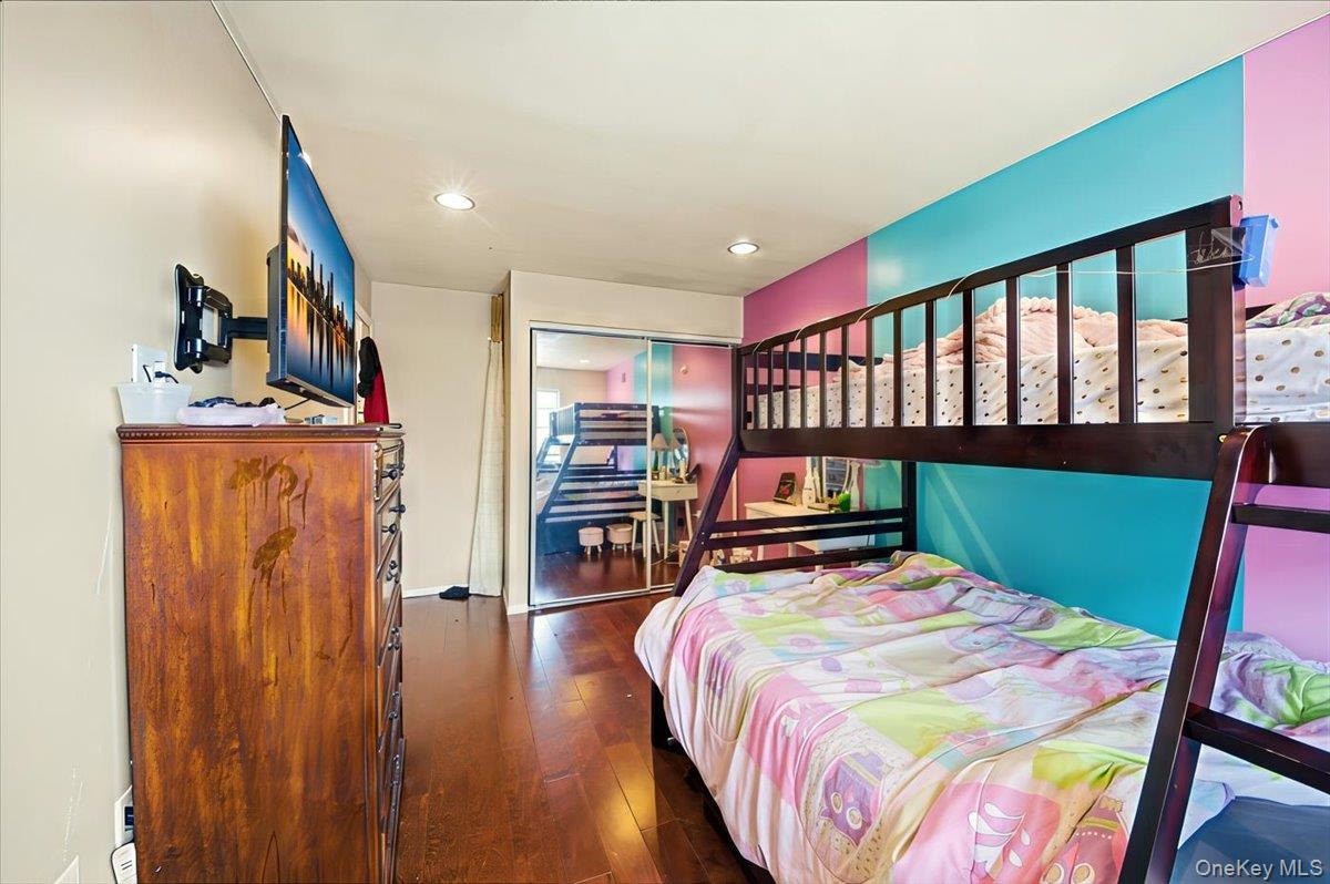 #11 photo, 126 Mermaid Lane, 브롱크스 Bronx , NY 10473