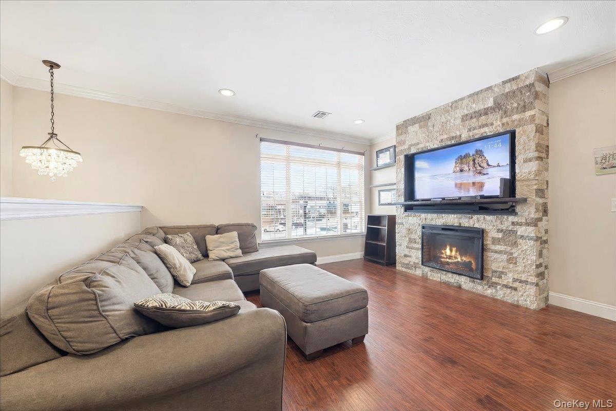 #2 photo, 126 Mermaid Lane, 브롱크스 Bronx , NY 10473