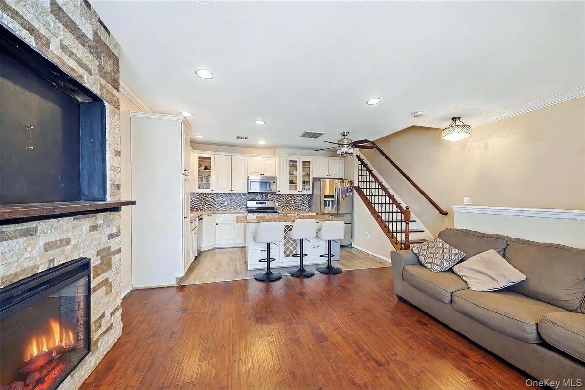 #3 photo, 126 Mermaid Lane, 브롱크스 Bronx , NY 10473