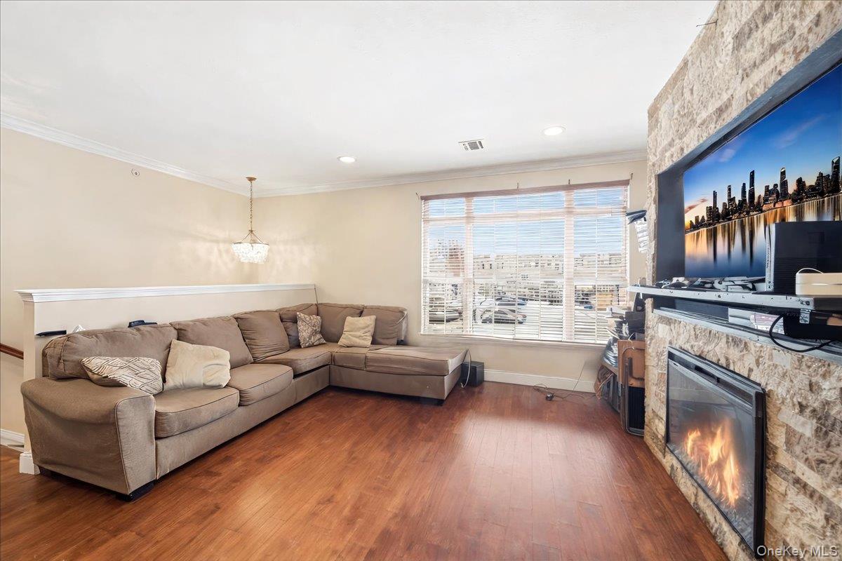 #4 photo, 126 Mermaid Lane, 브롱크스 Bronx , NY 10473