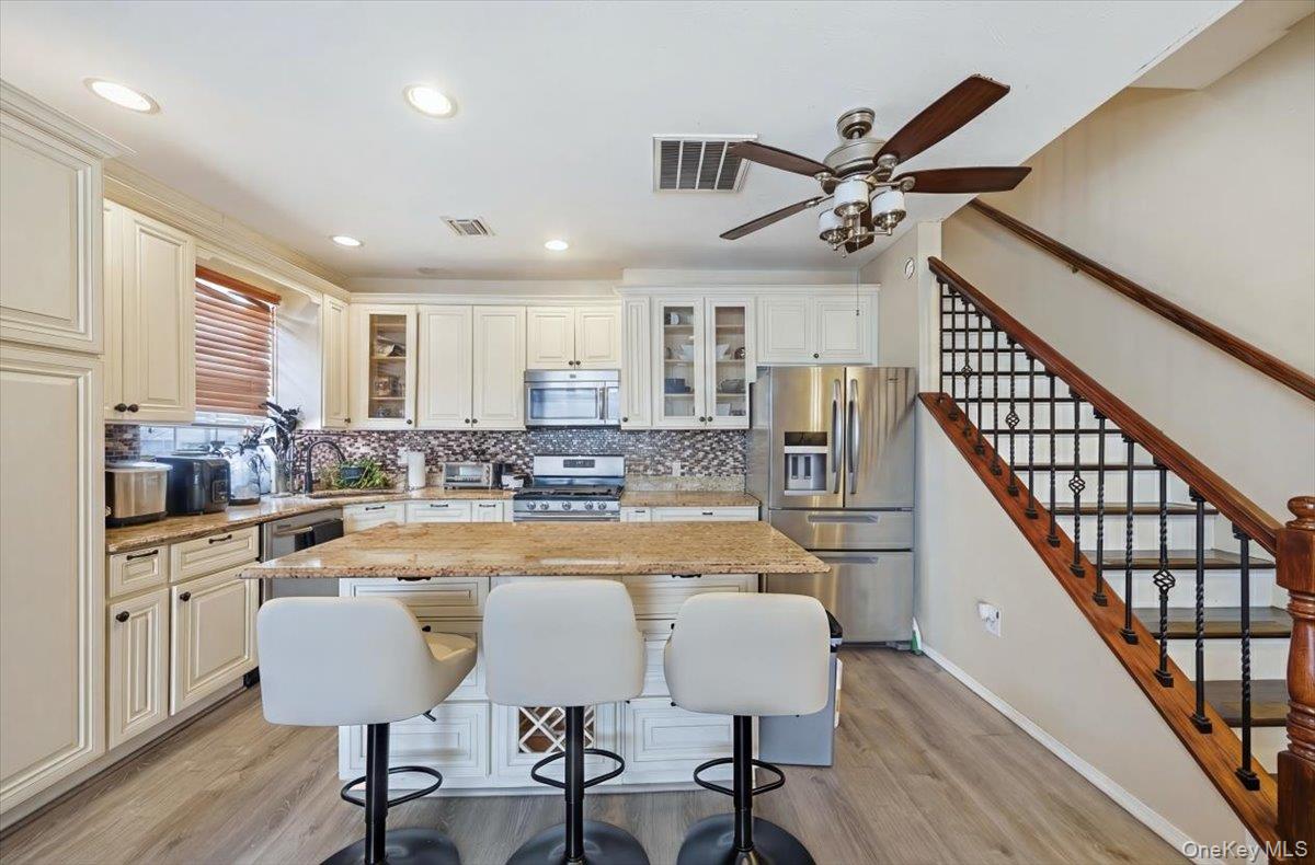 #5 photo, 126 Mermaid Lane, 브롱크스 Bronx , NY 10473