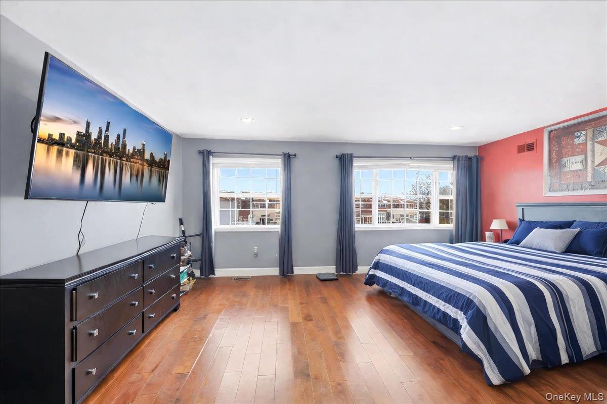 #6 photo, 126 Mermaid Lane, 브롱크스 Bronx , NY 10473