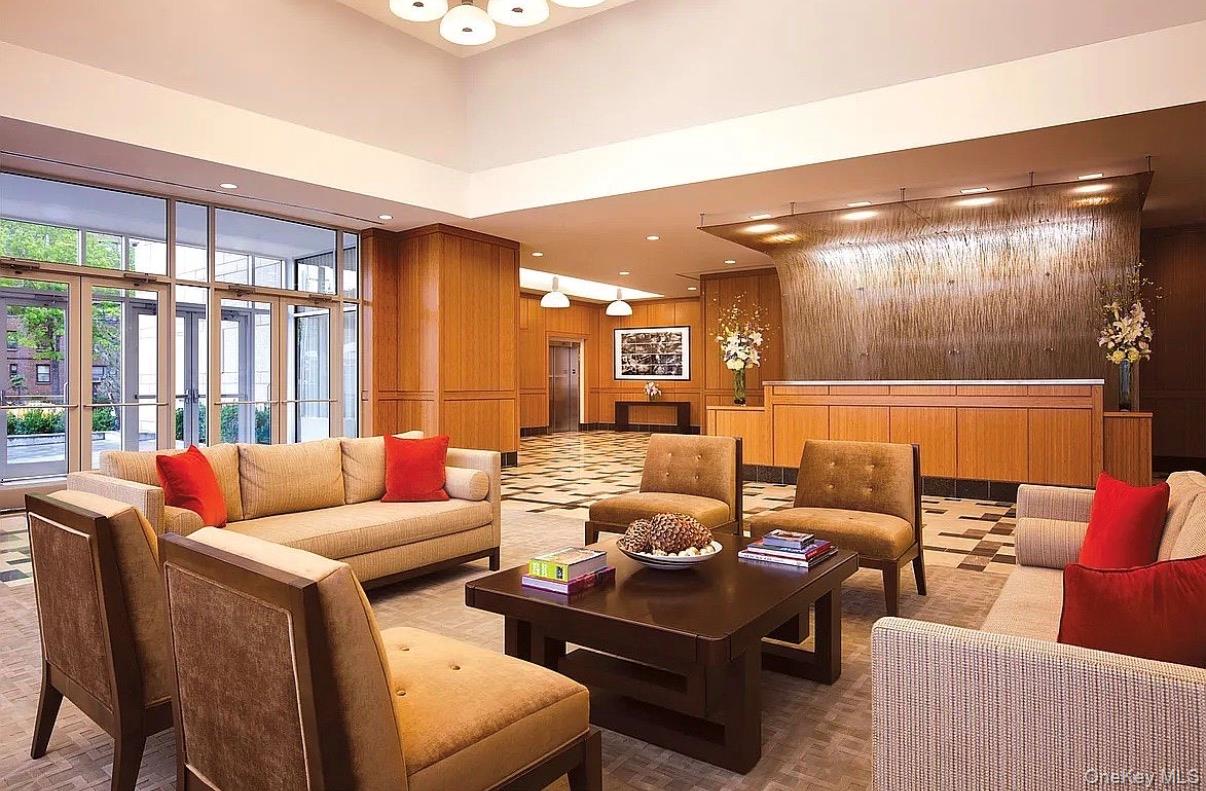 #16 photo, 40-22 College Point Boulevard, קווינס Flushing , NY 11354