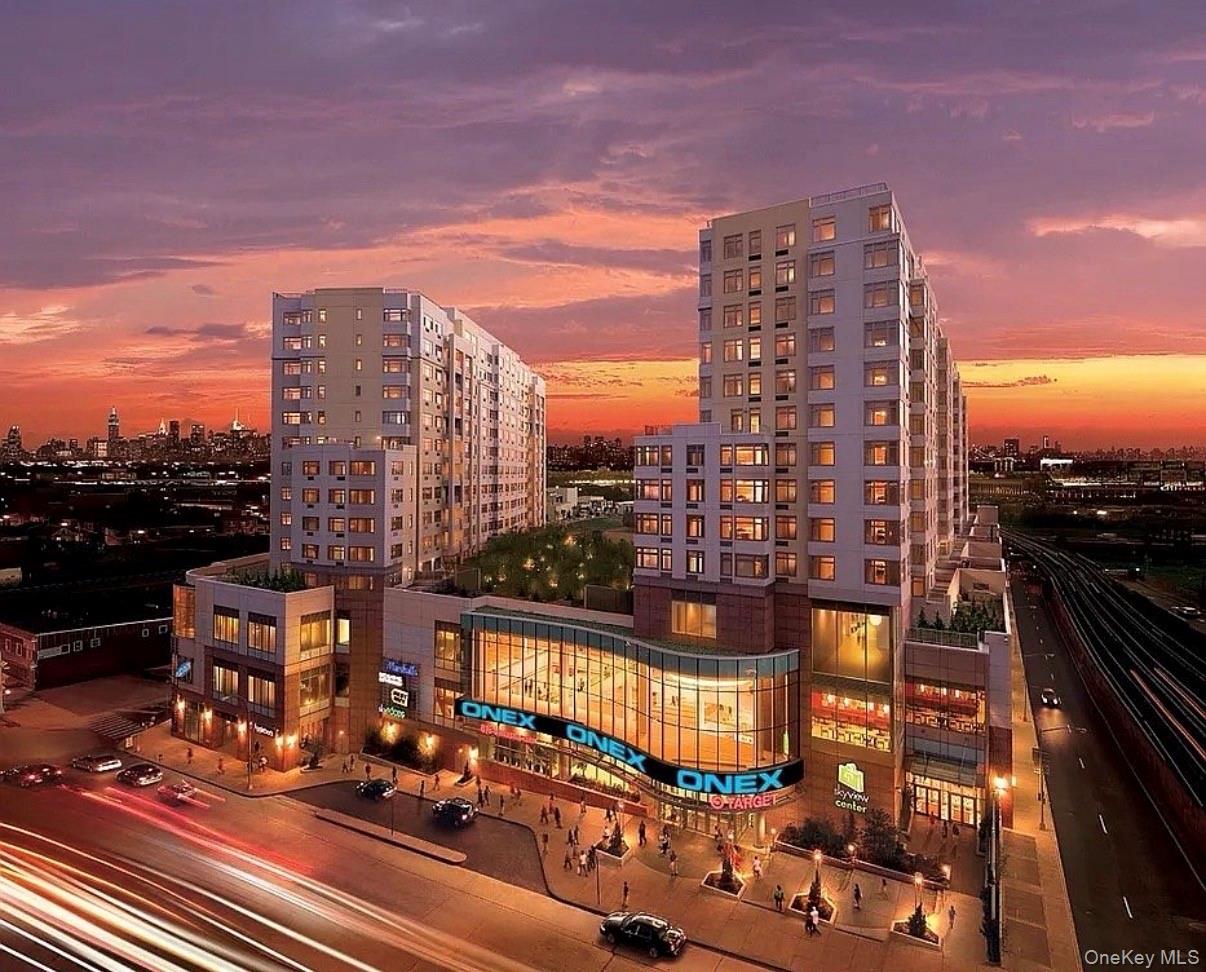 #3 photo, 40-22 College Point Boulevard, קווינס Flushing , NY 11354