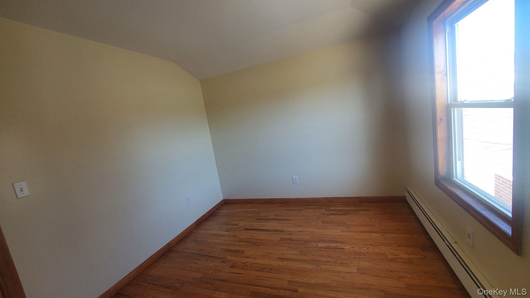 #11 photo, 25103 Union Turnpike, 皇后區 Bellerose , NY 11426