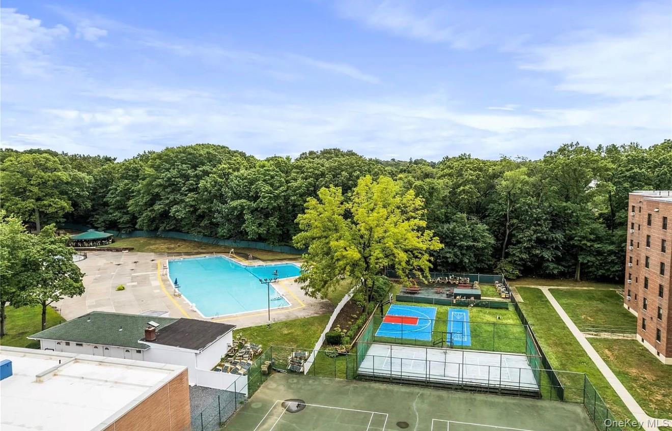 #4 photo, 213-06 75th Avenue, Bayside , NY 11364