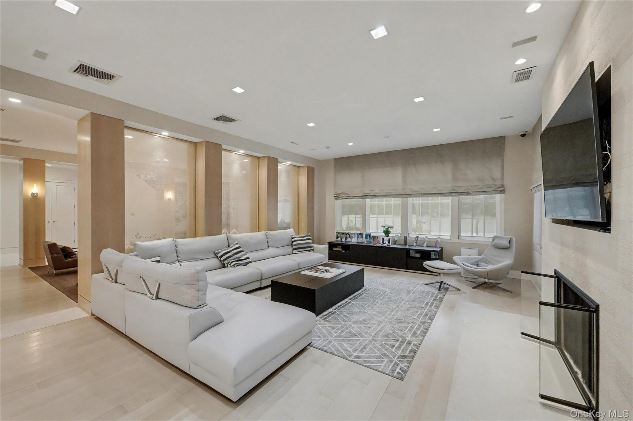 #11 photo, 865 Barberry Lane, Woodsburgh , NY 11598