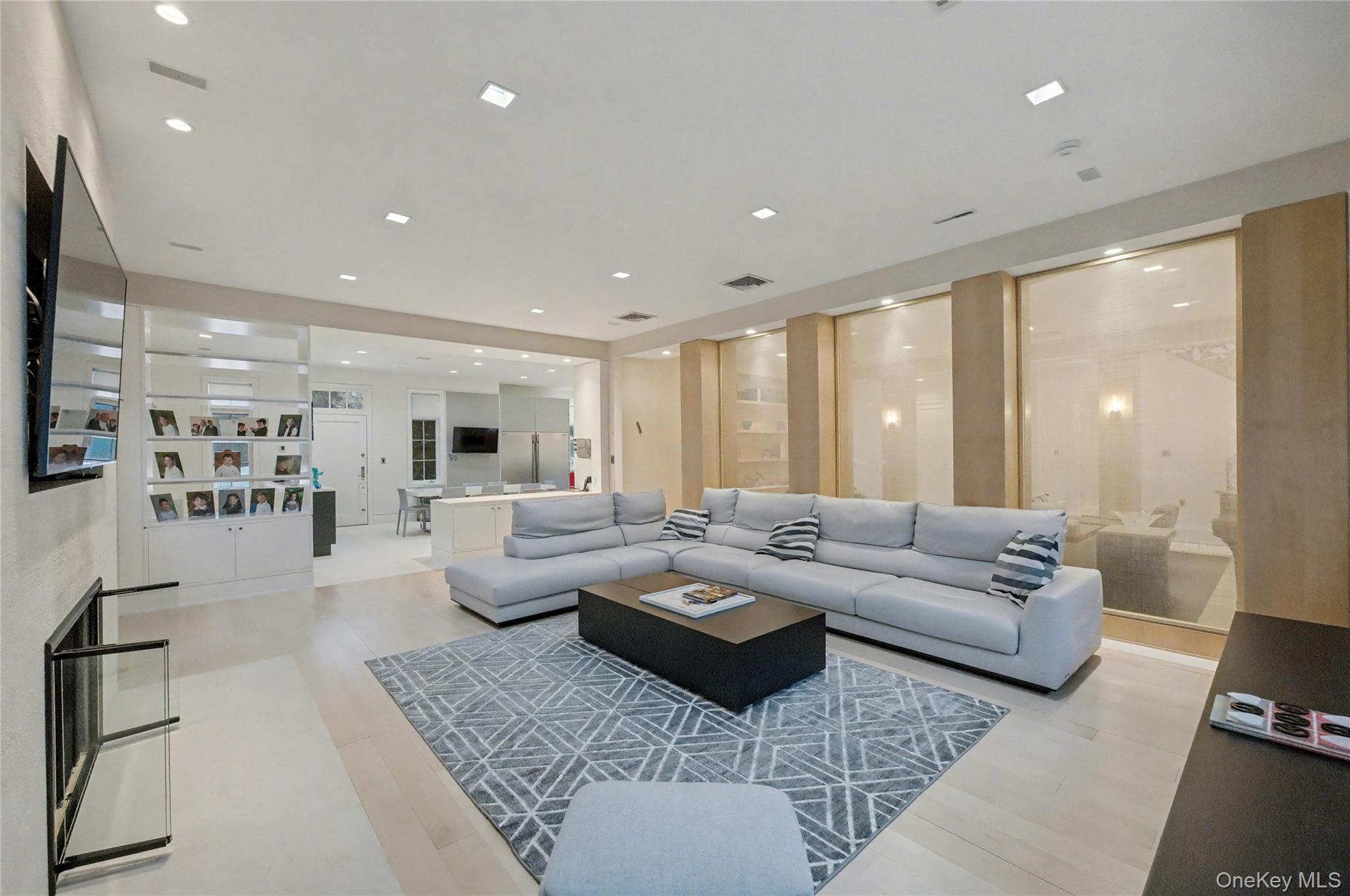 #12 photo, 865 Barberry Lane, Woodsburgh , NY 11598