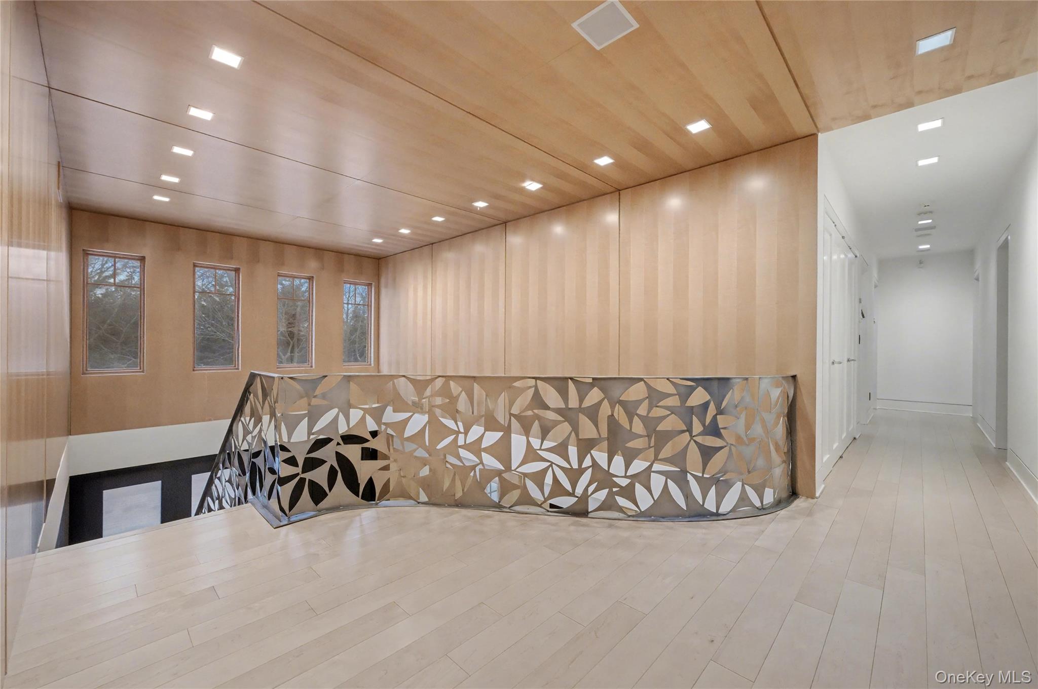 #19 photo, 865 Barberry Lane, Woodsburgh , NY 11598