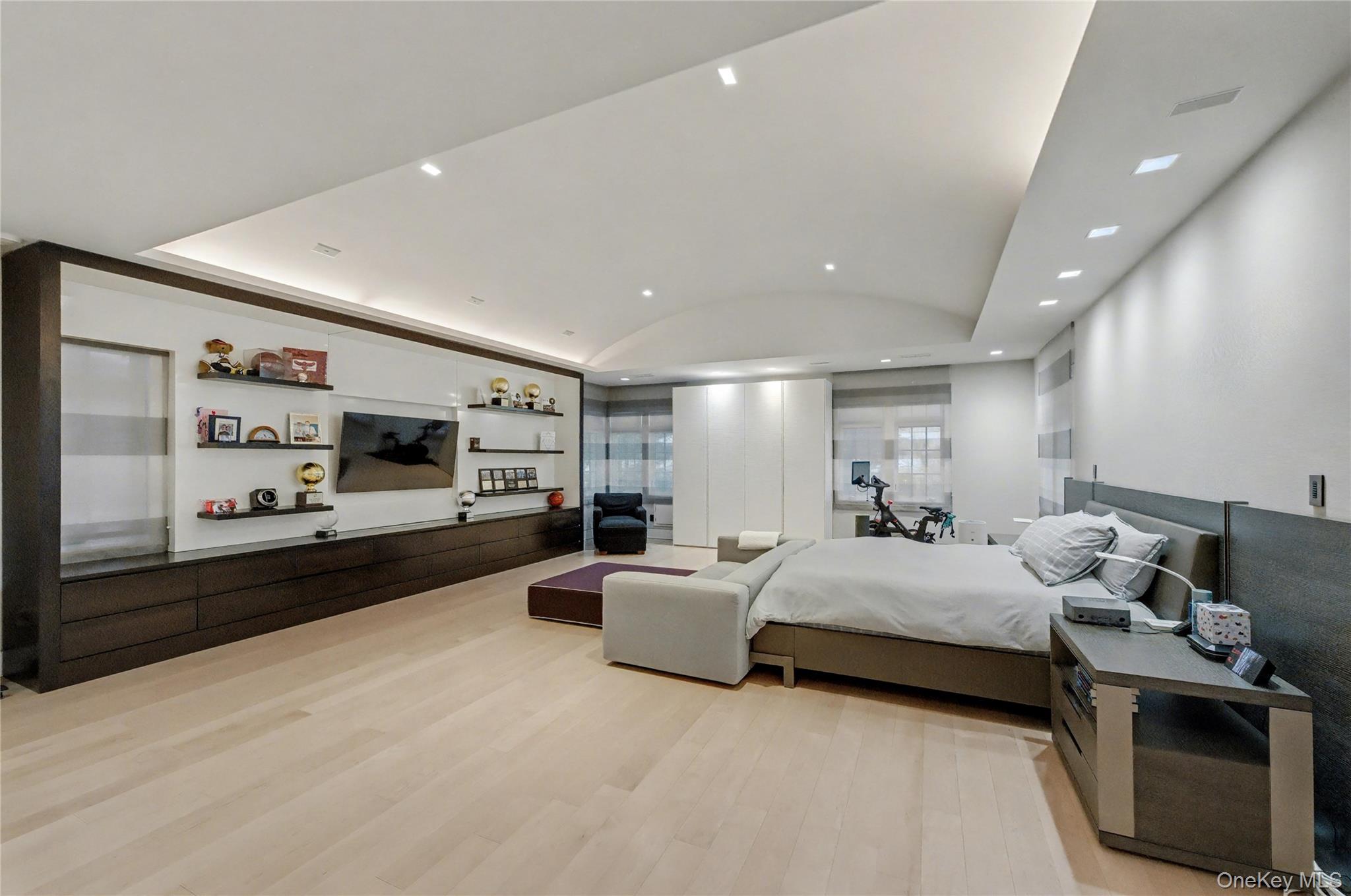 #20 photo, 865 Barberry Lane, Woodsburgh , NY 11598