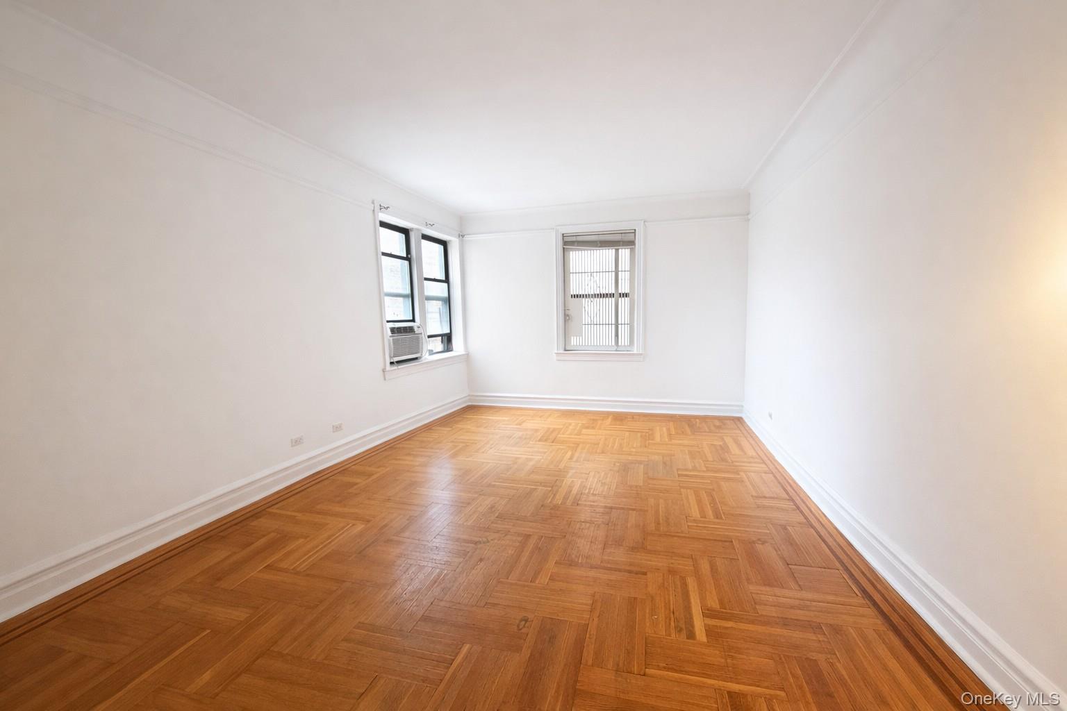 #3 photo, 35-50 82 St, Jackson Heights , NY 11372