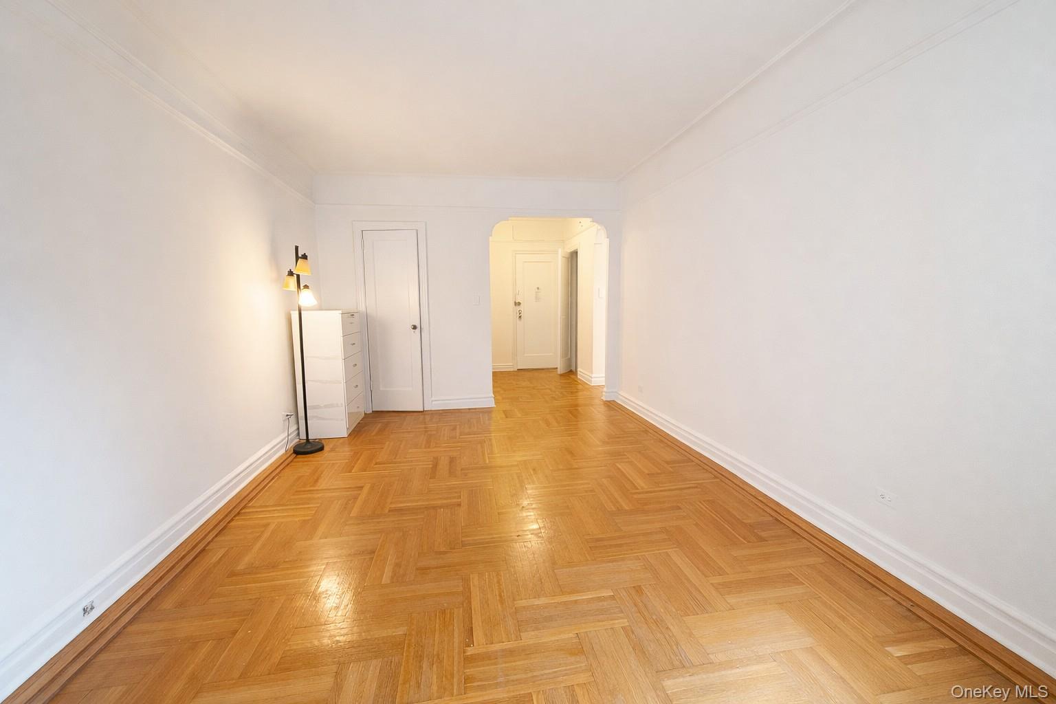 #4 photo, 35-50 82 St, Jackson Heights , NY 11372