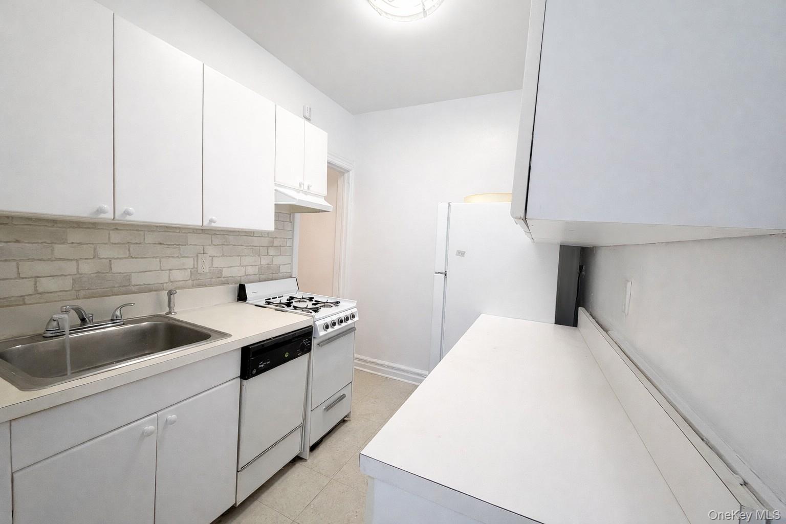 #7 photo, 35-50 82 St, Jackson Heights , NY 11372