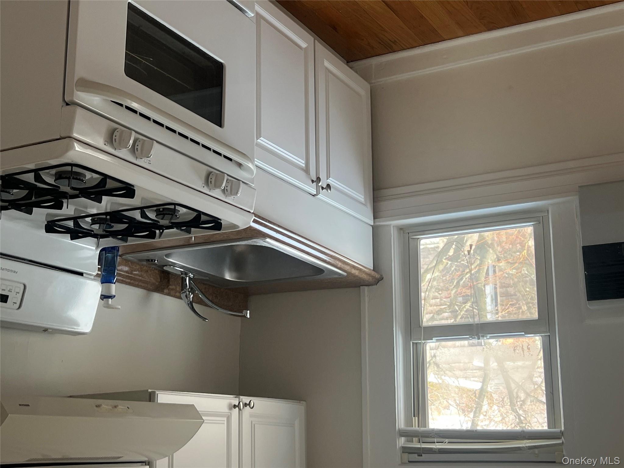 #2 photo, 19 6th Street, ناسو Bayville , NY 11709