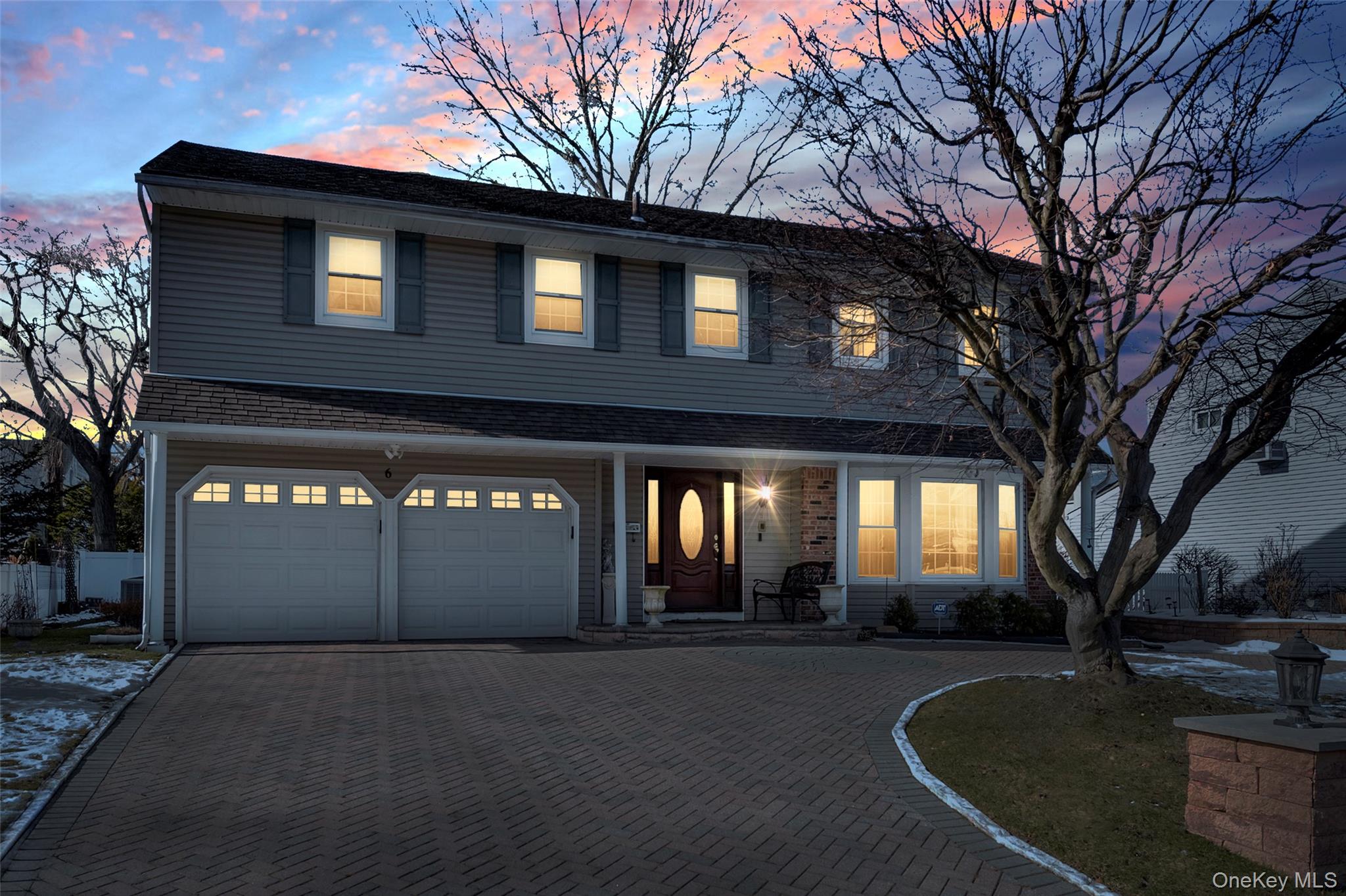 #1 photo, 6 Marietta Drive, 롱 아일랜드 Westbury , NY 11590