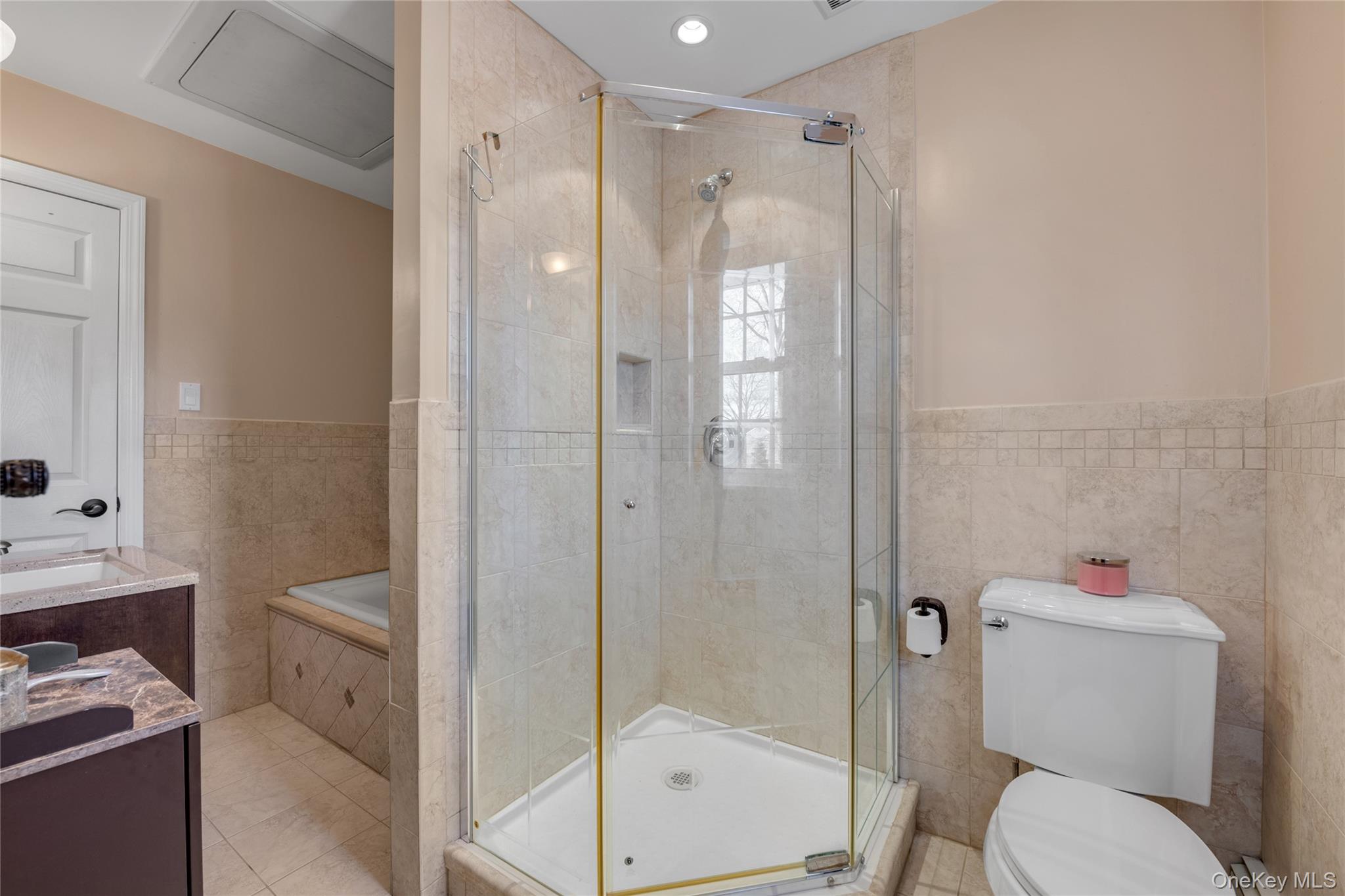 #15 photo, 6 Marietta Drive, 롱 아일랜드 Westbury , NY 11590