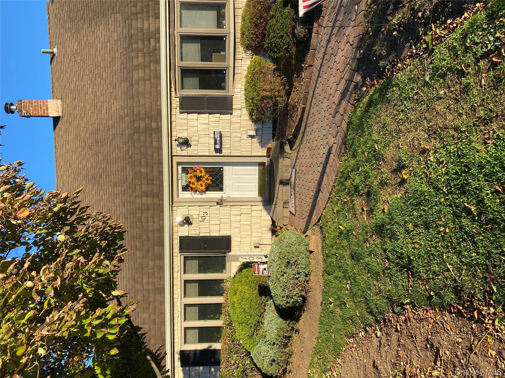 #1 photo, 103 Ranch Lane, מחוז נסאו Levittown , NY 11756
