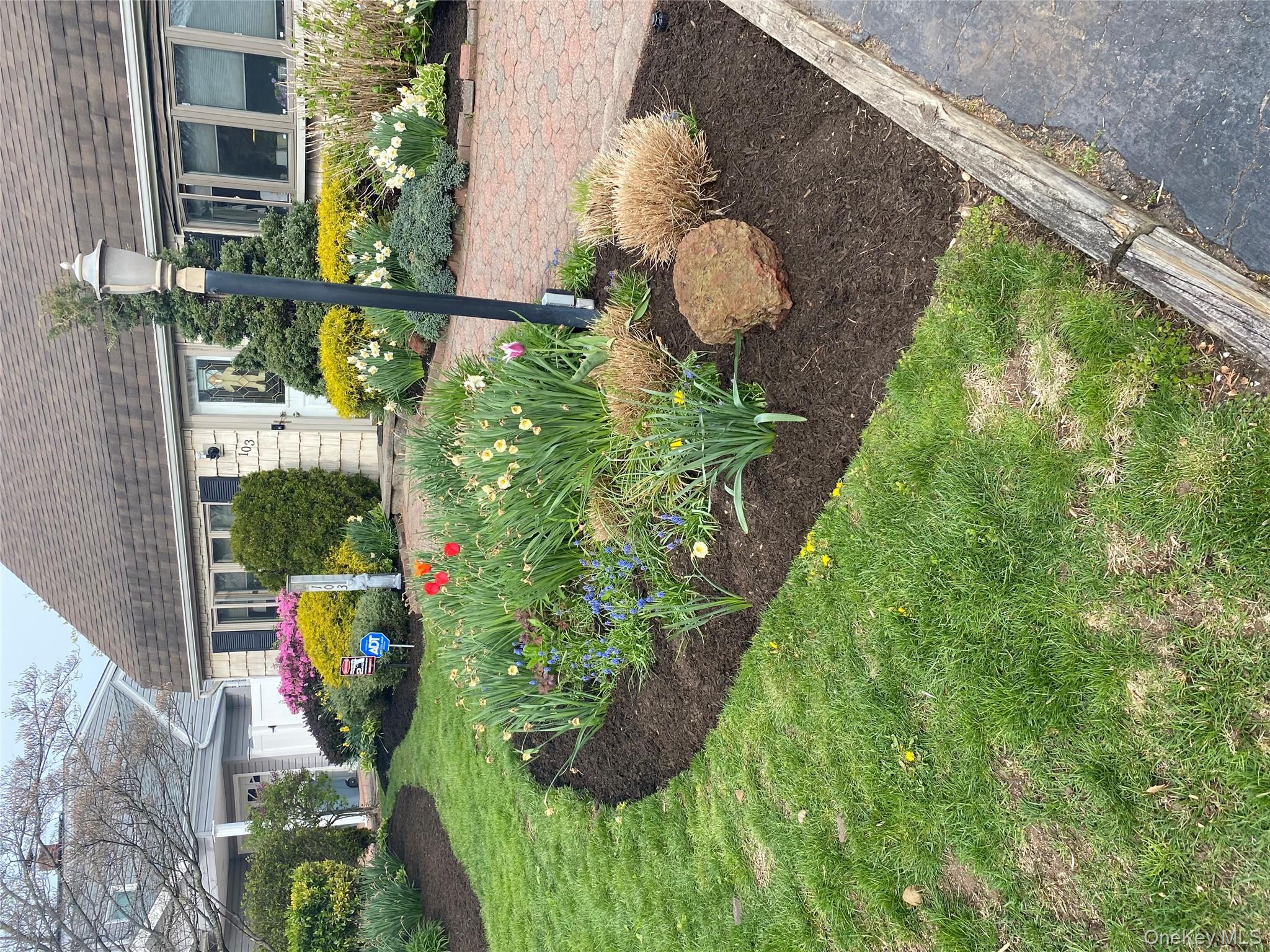 #3 photo, 103 Ranch Lane, מחוז נסאו Levittown , NY 11756