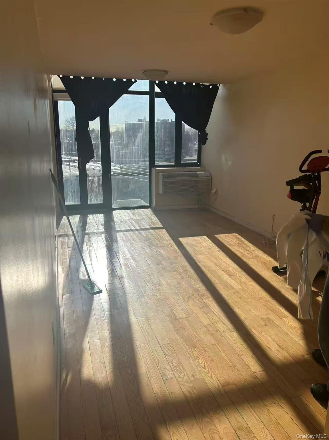 #2 photo, 60-70 Woodhaven Boulevard, Куинс ‖ Elmhurst , NY 11373