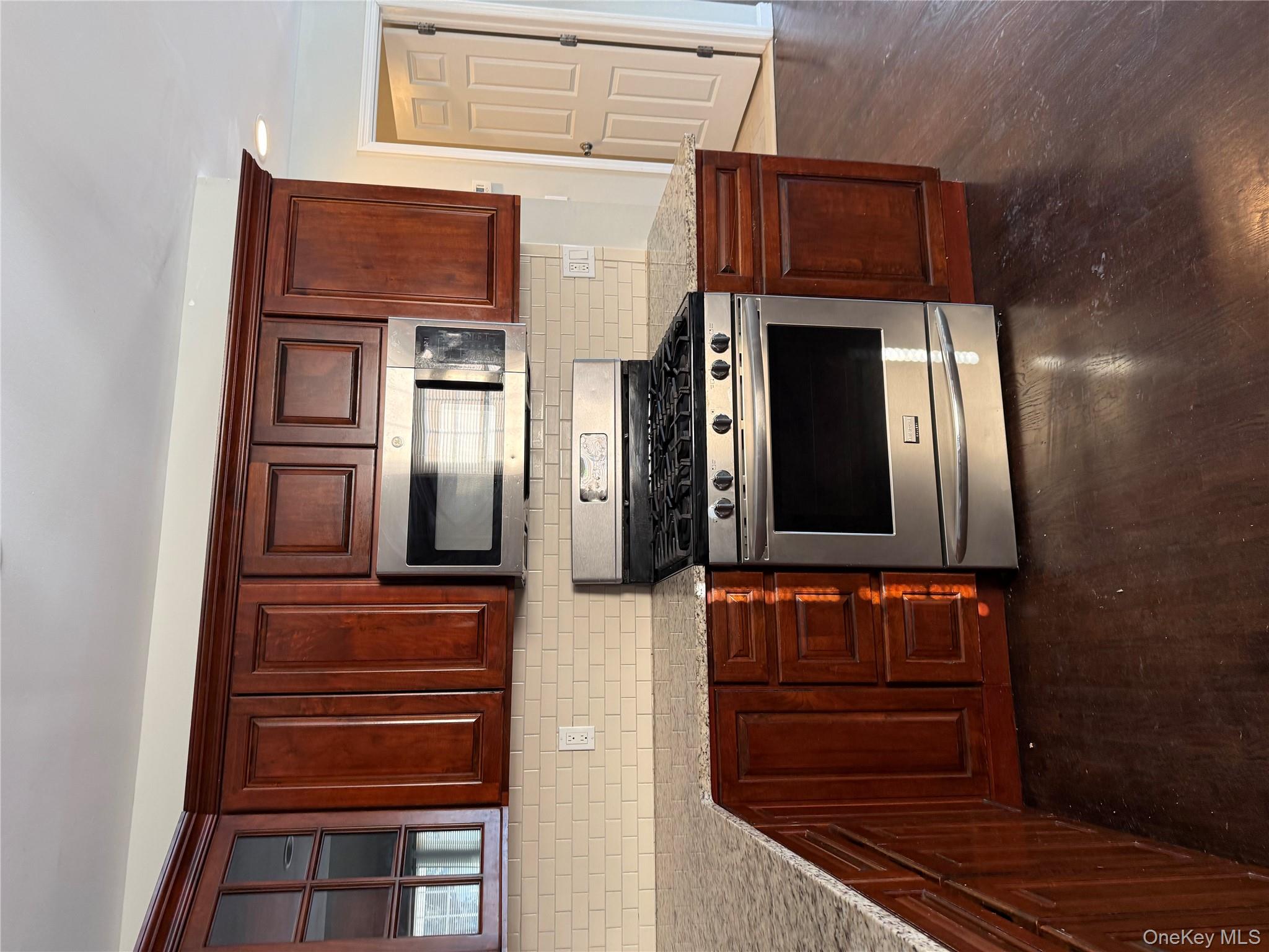 #3 photo, Port Jefferson Station, 롱 아일랜드 Port Jefferson Station , NY 11776