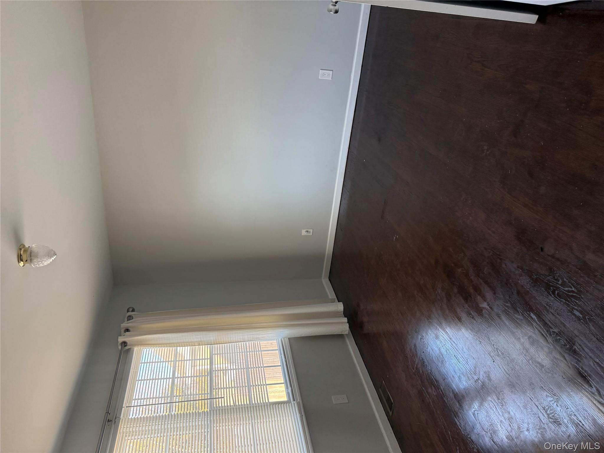 #5 photo, Port Jefferson Station, 롱 아일랜드 Port Jefferson Station , NY 11776