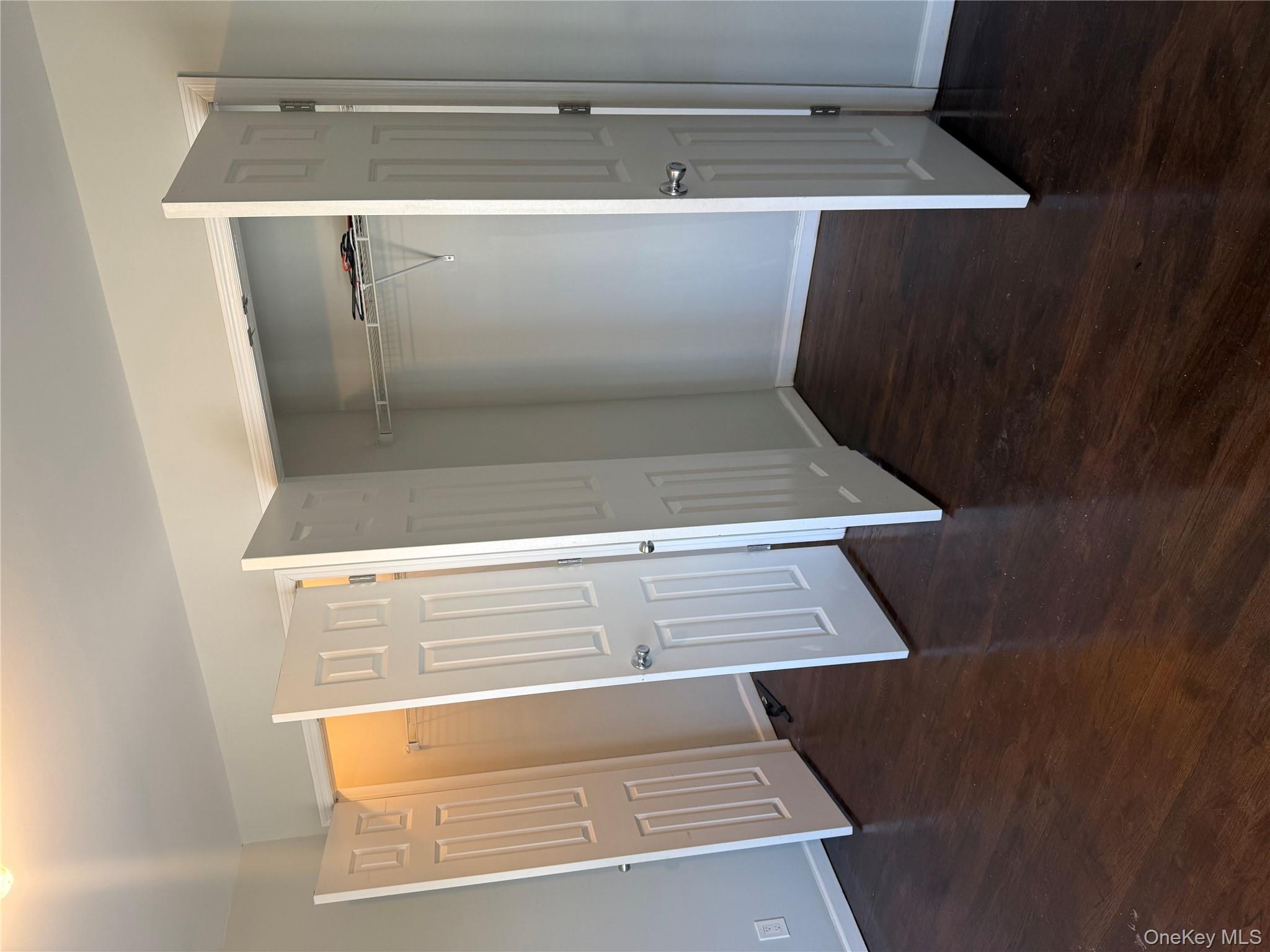 #6 photo, Port Jefferson Station, 롱 아일랜드 Port Jefferson Station , NY 11776