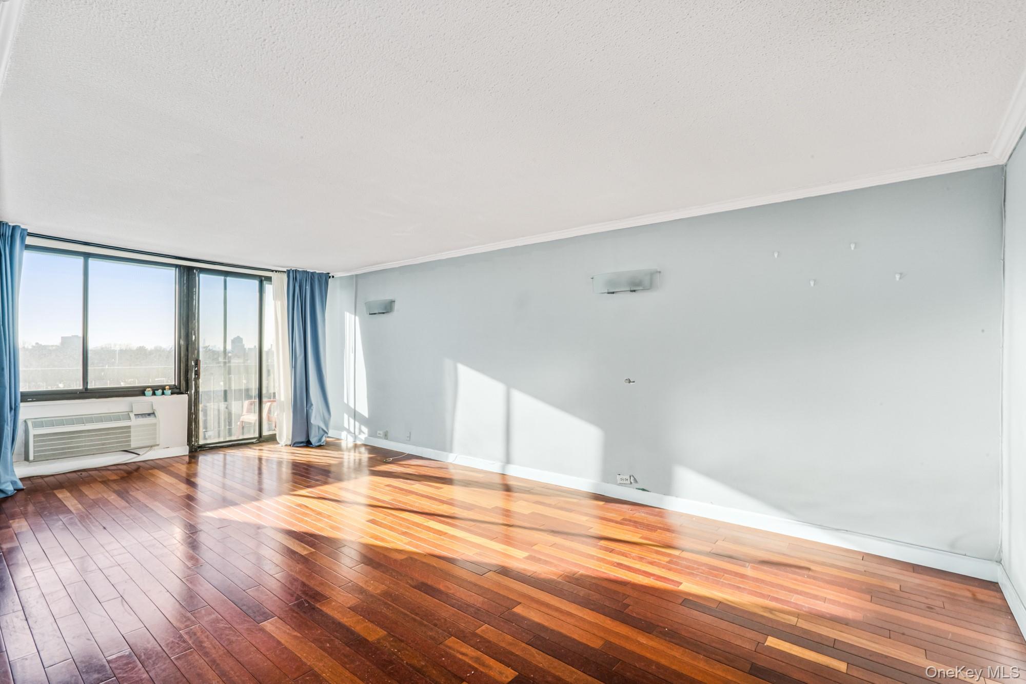 #11 photo, 152-18 Union Turnpike, Flushing , NY 11367