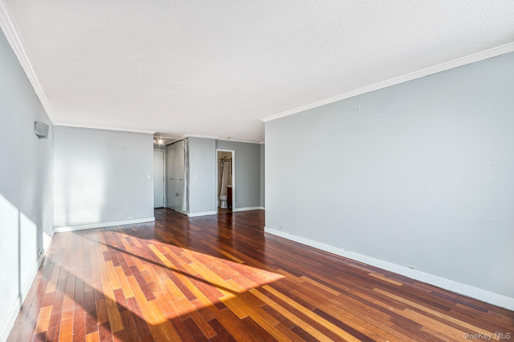 #12 photo, 152-18 Union Turnpike, Flushing , NY 11367