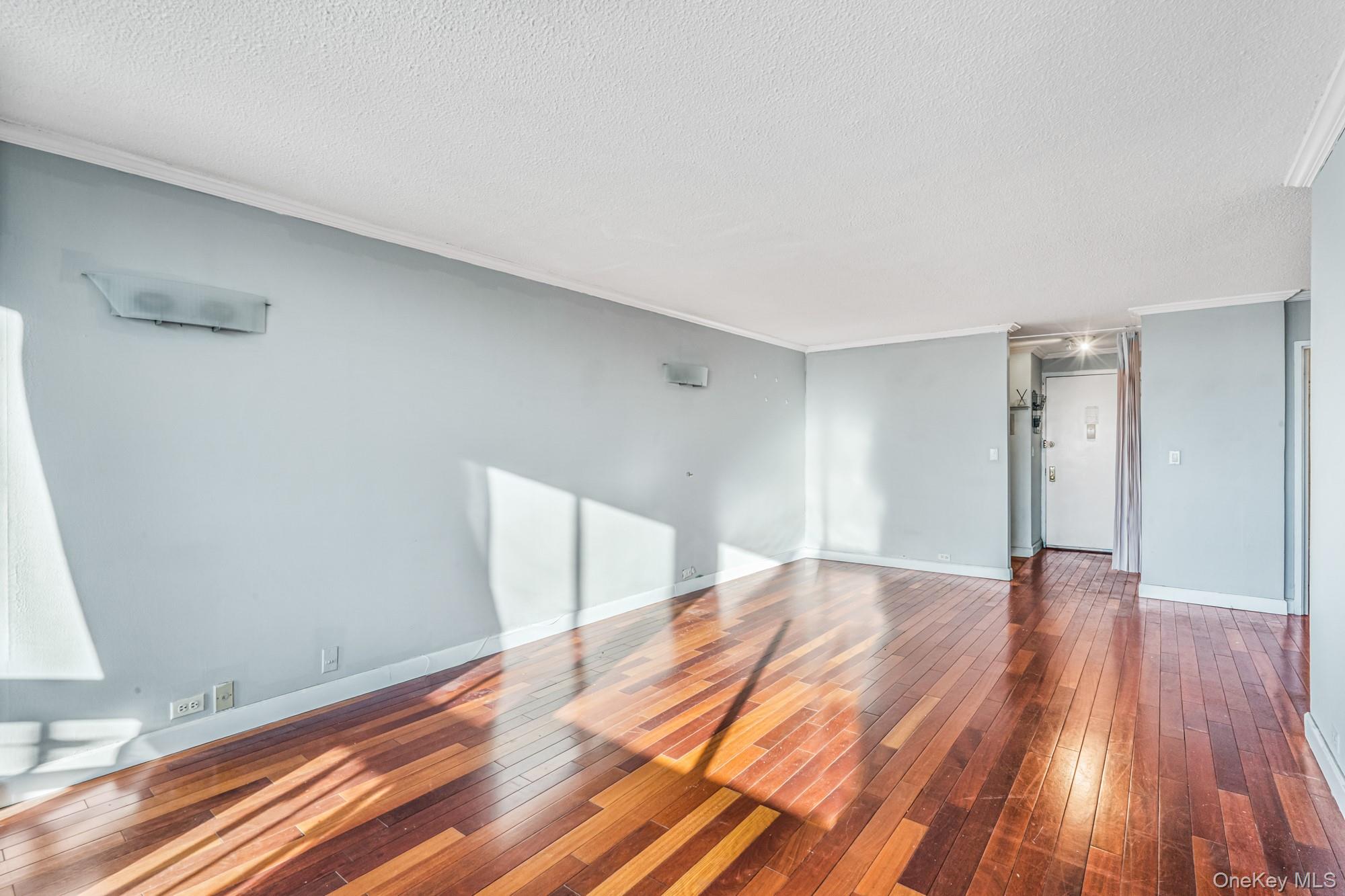 #13 photo, 152-18 Union Turnpike, Flushing , NY 11367