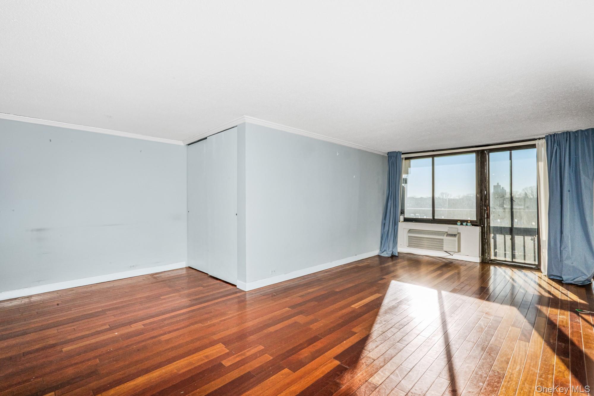 #7 photo, 152-18 Union Turnpike, Flushing , NY 11367