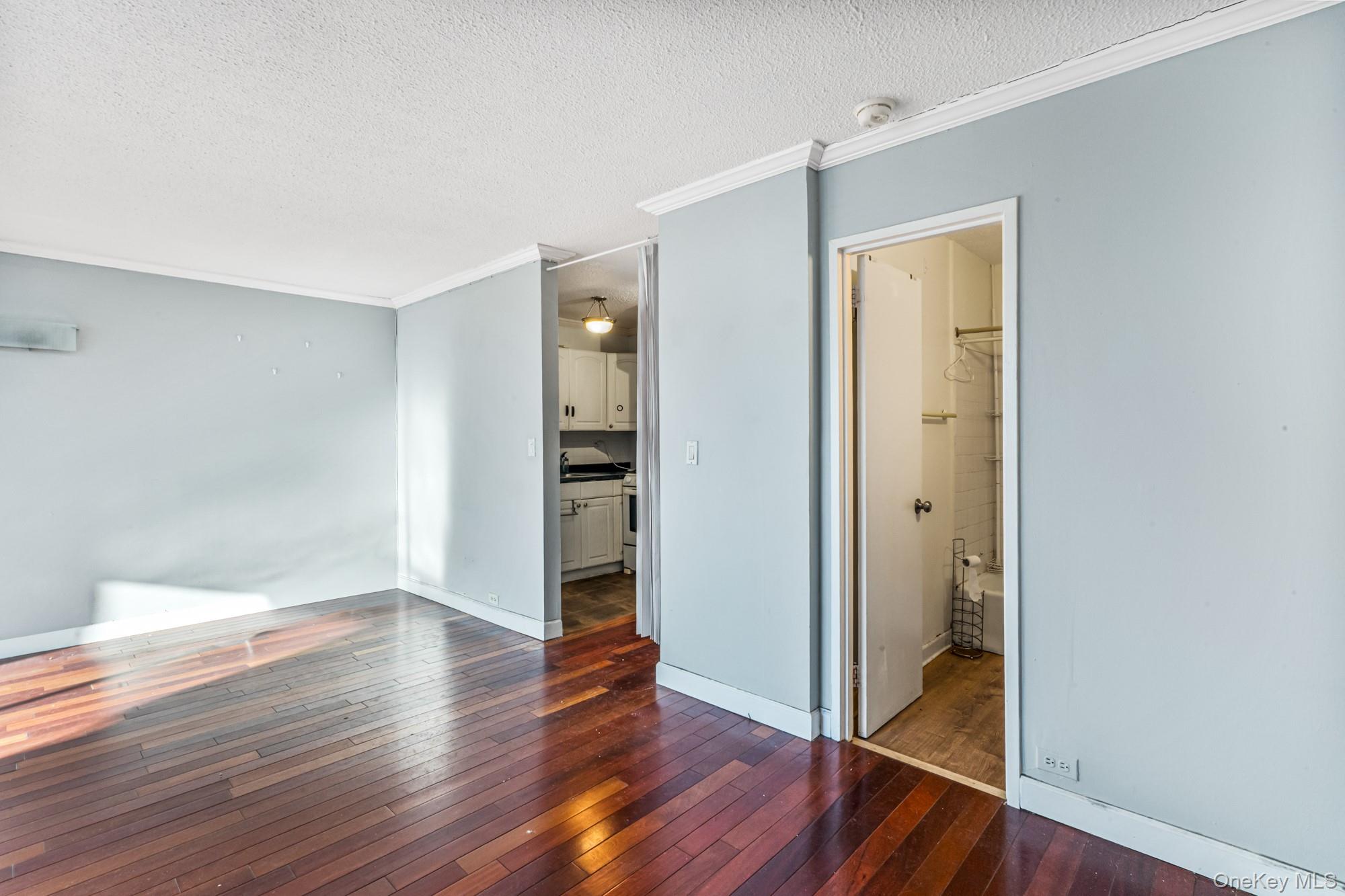 #9 photo, 152-18 Union Turnpike, Flushing , NY 11367