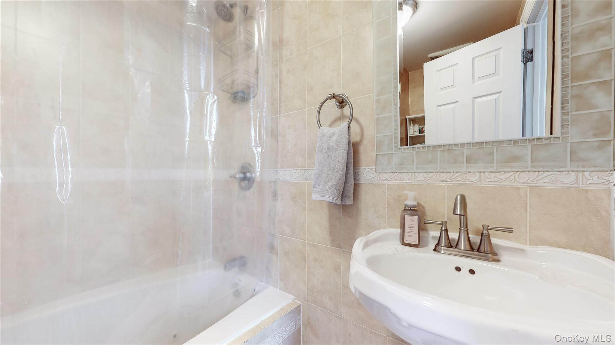 #8 photo, 130-29 133rd Avenue, South Ozone Park , NY 11420